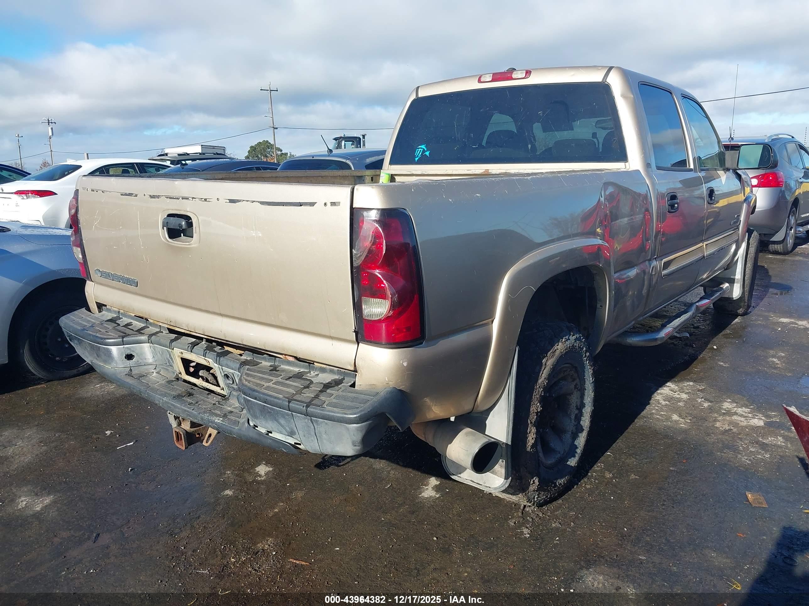 CHEVROLET SILVERADO image 4