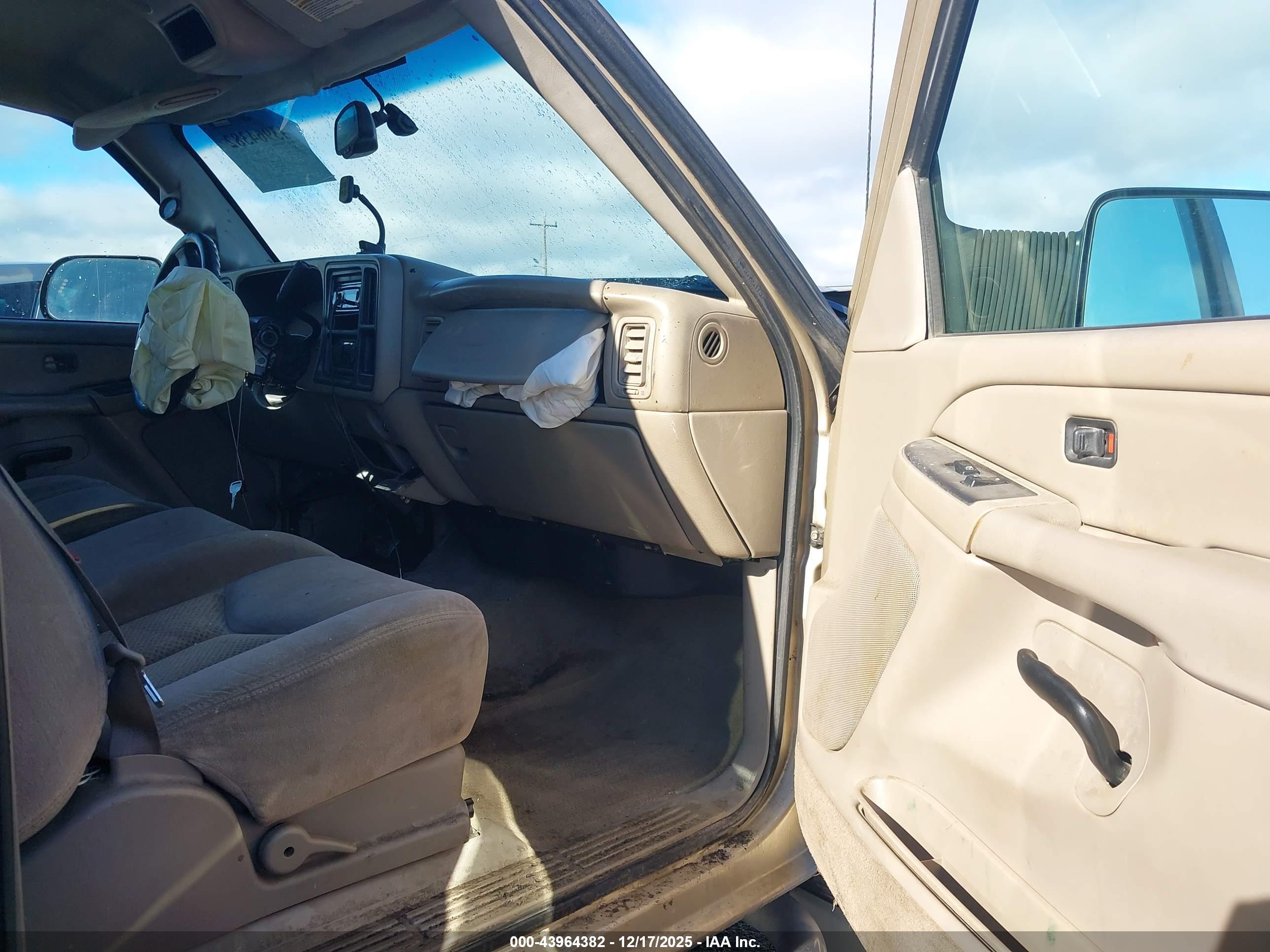 CHEVROLET SILVERADO image 5
