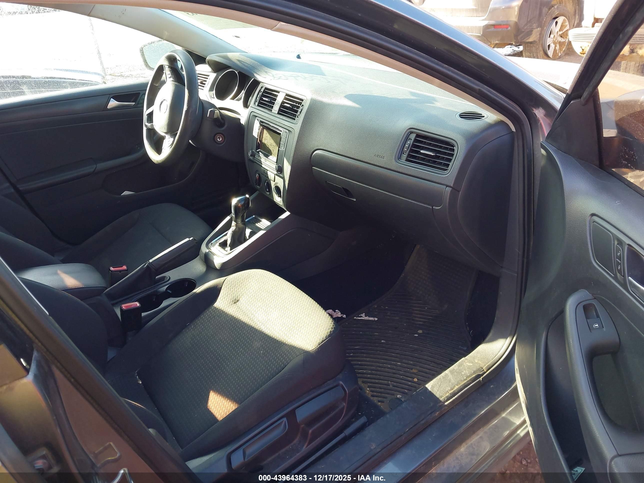 VOLKSWAGEN JETTA image 5