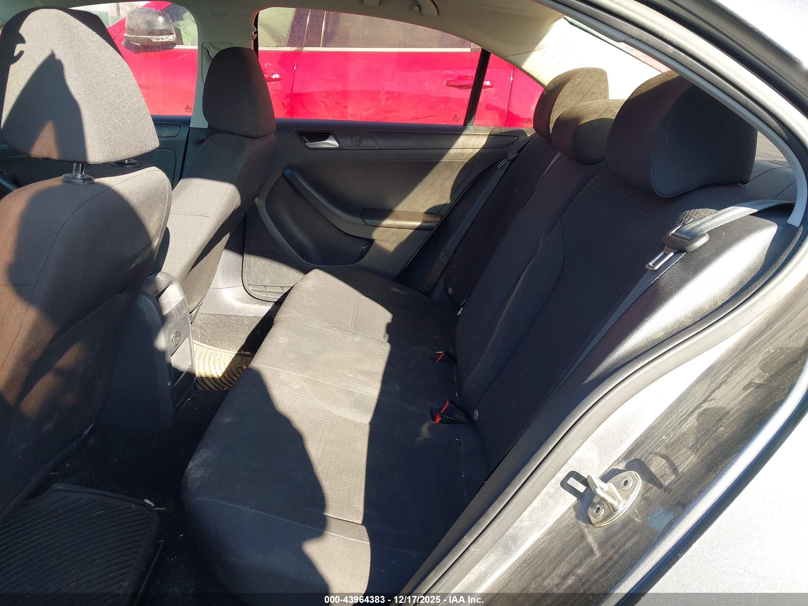 VOLKSWAGEN JETTA image 8
