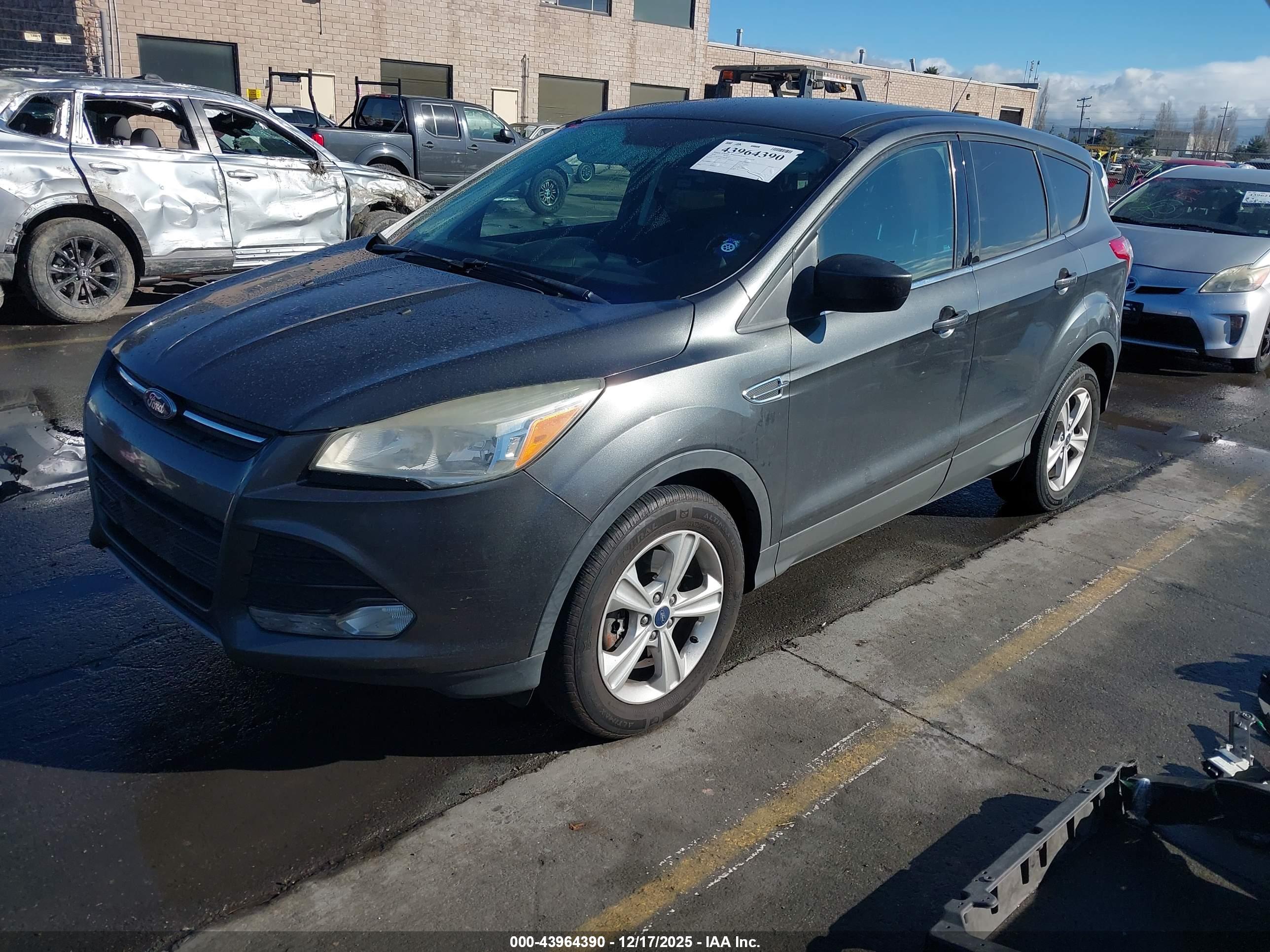 FORD ESCAPE image 2
