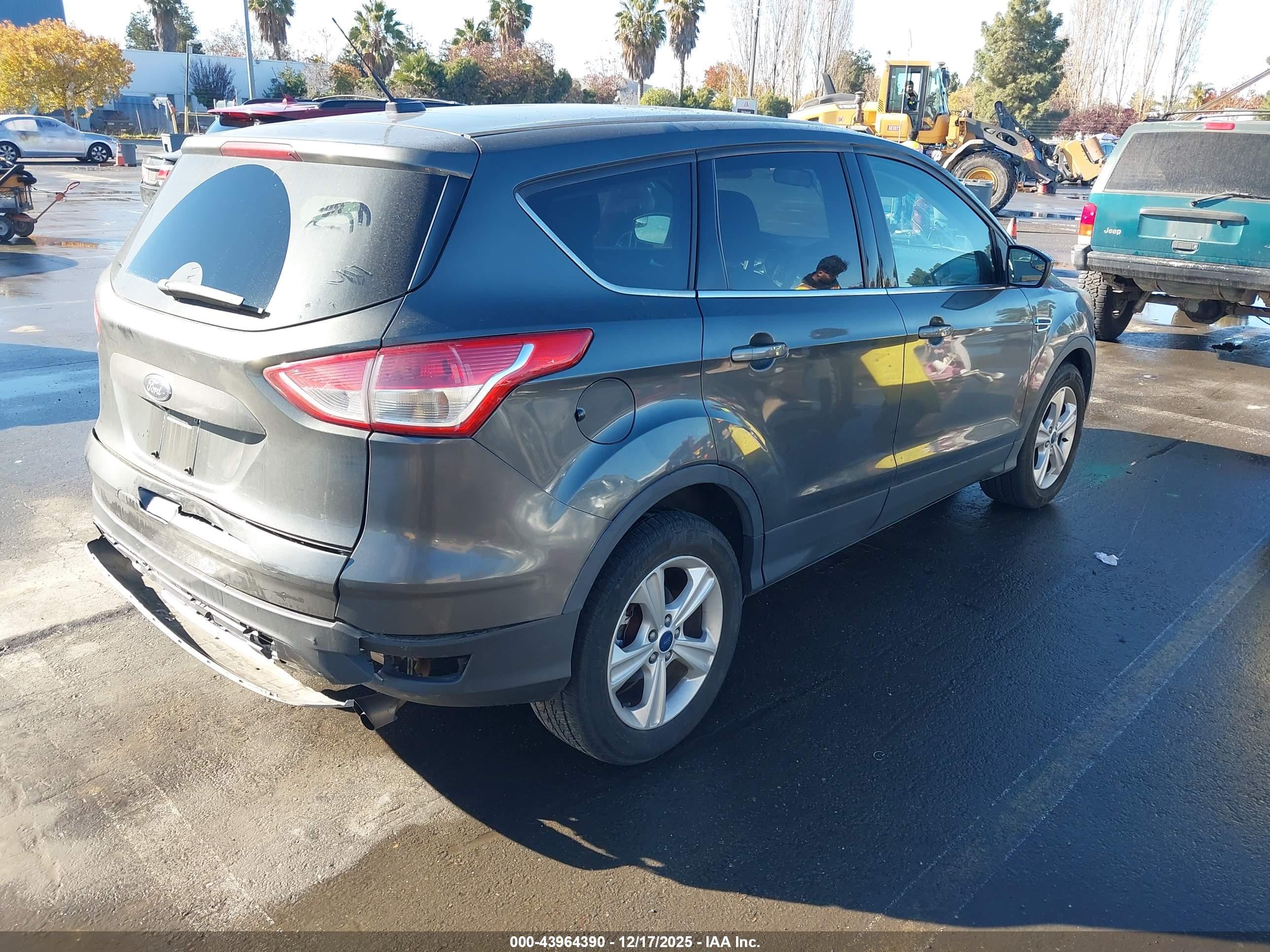 FORD ESCAPE image 4