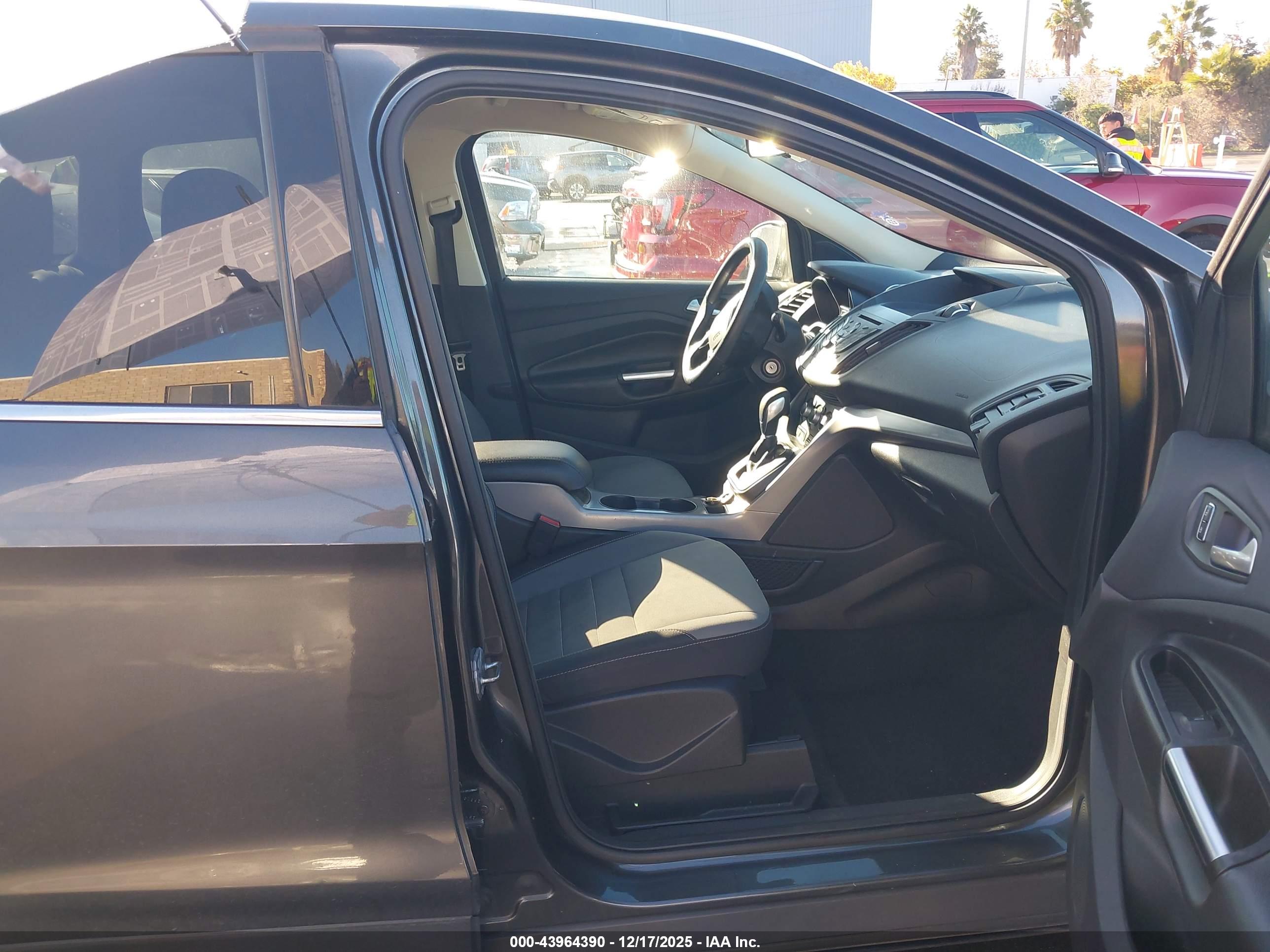 FORD ESCAPE image 5