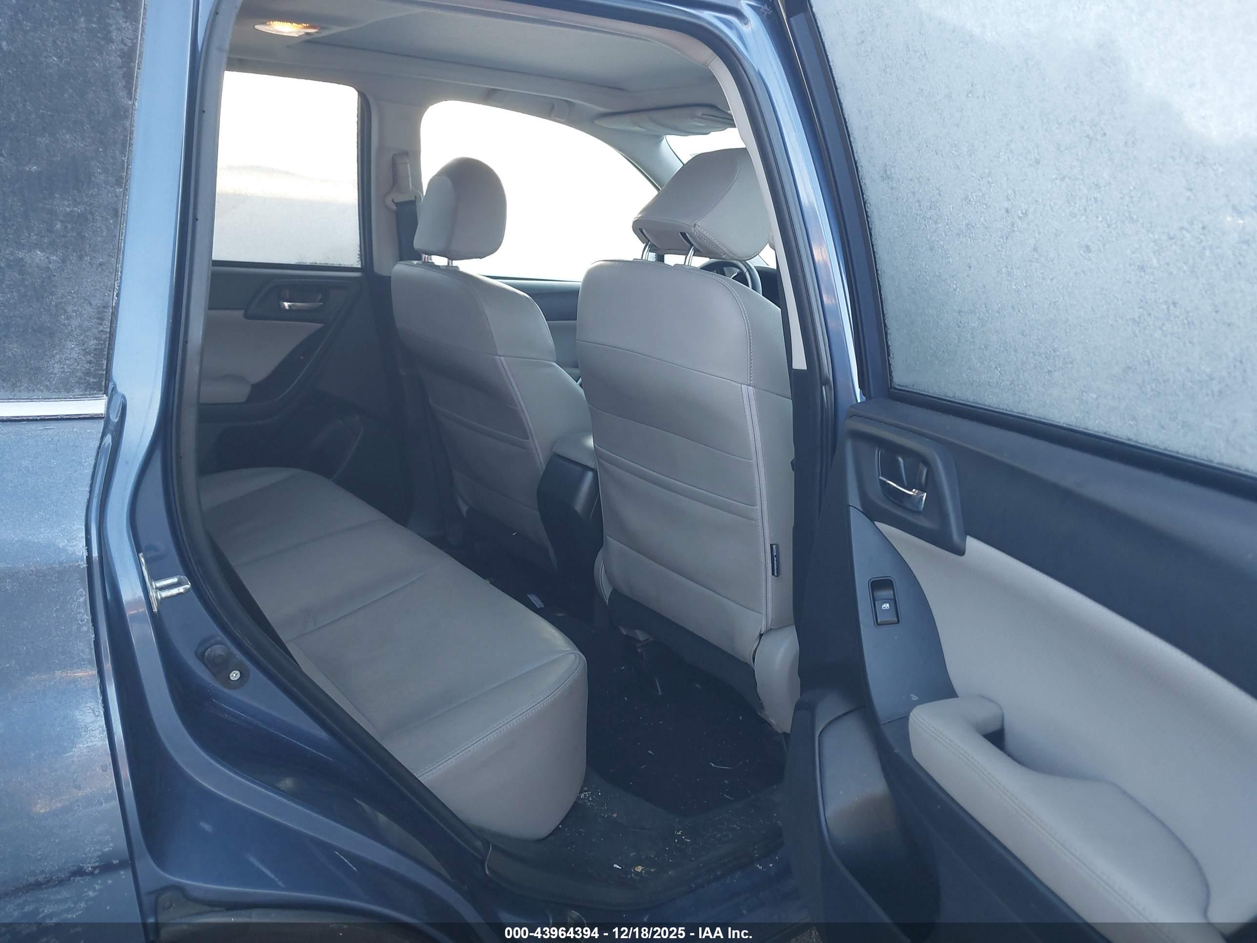 SUBARU FORESTER image 8