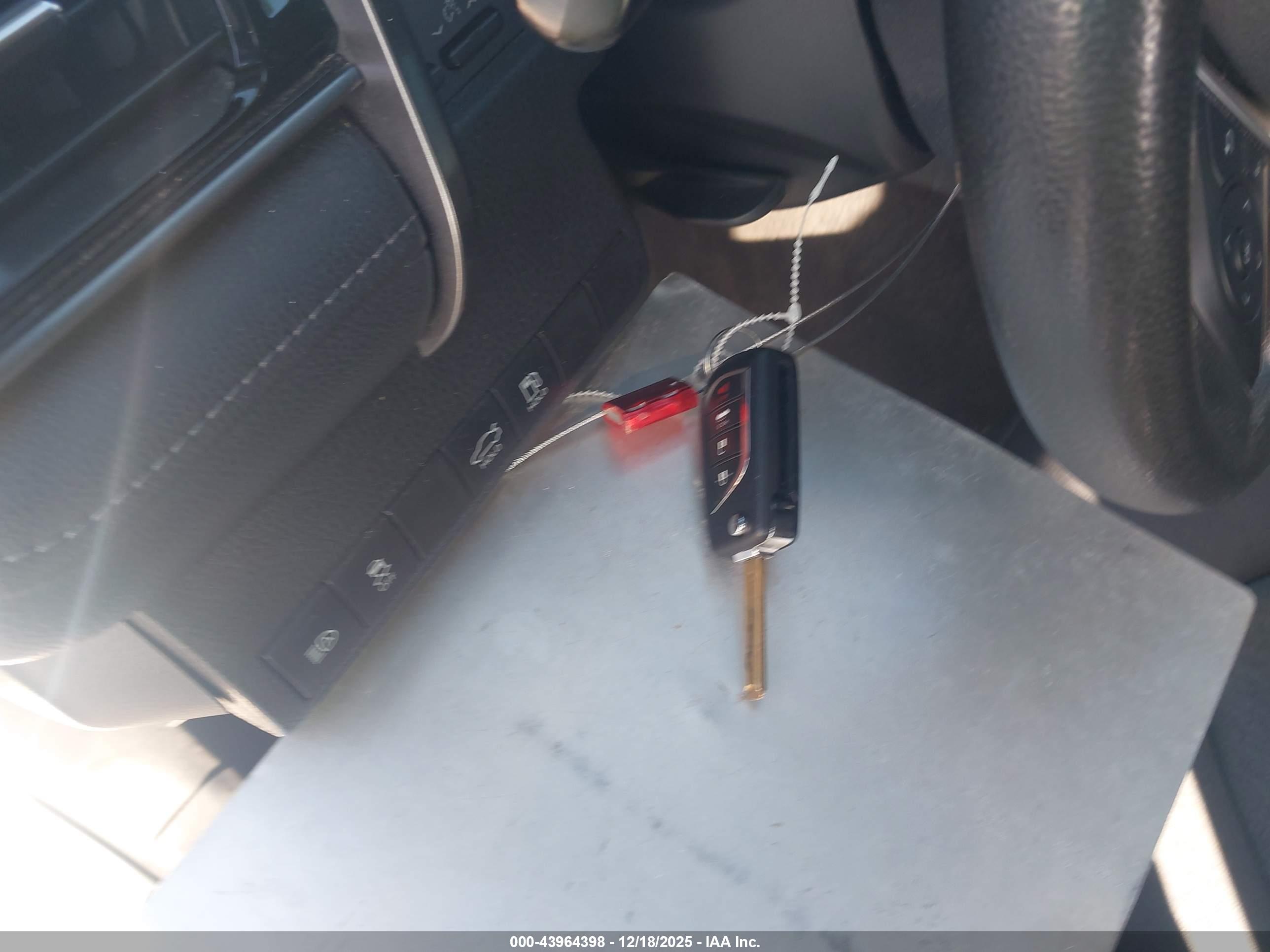 TOYOTA CAMRY image 11