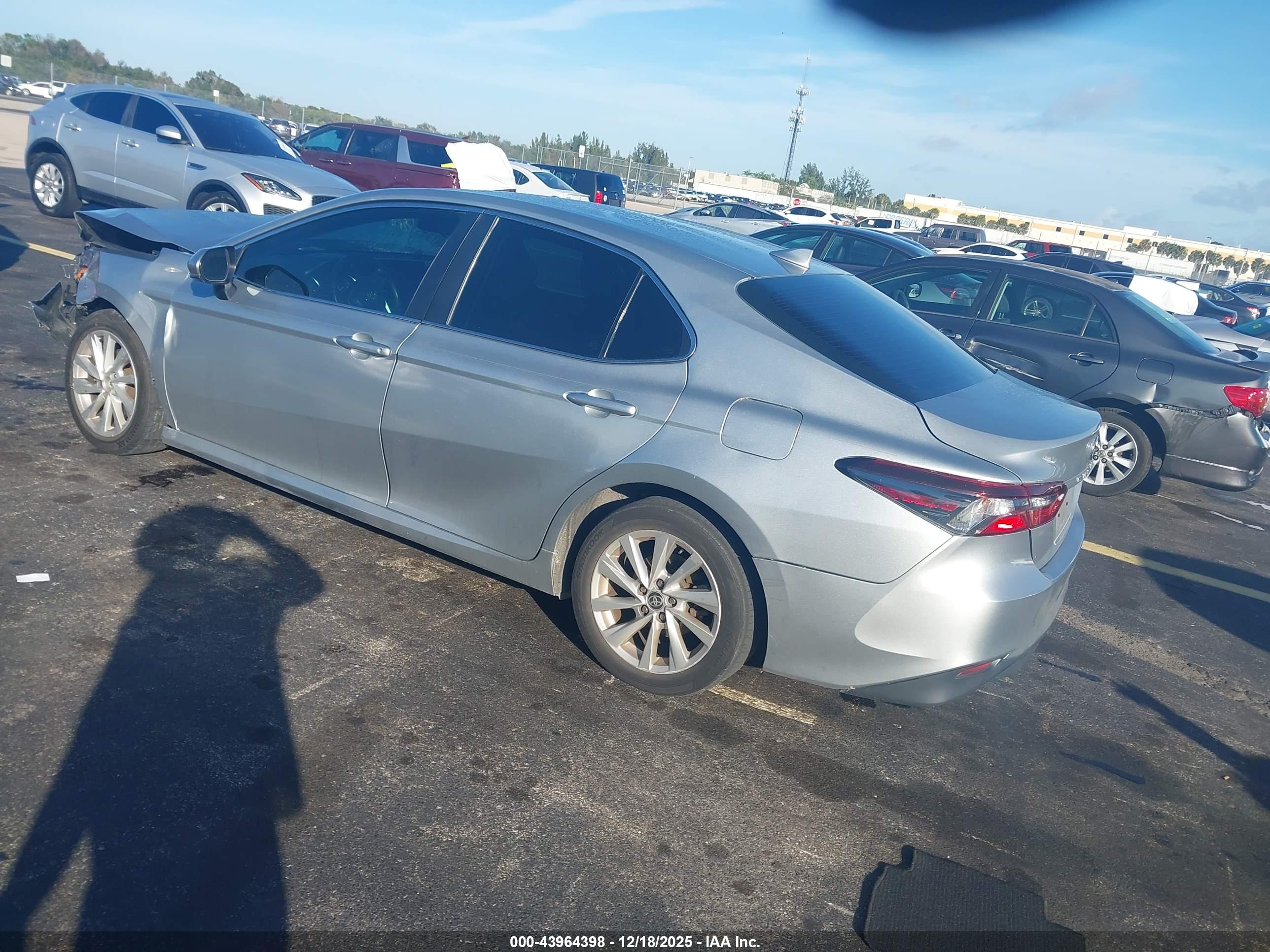 TOYOTA CAMRY image 3