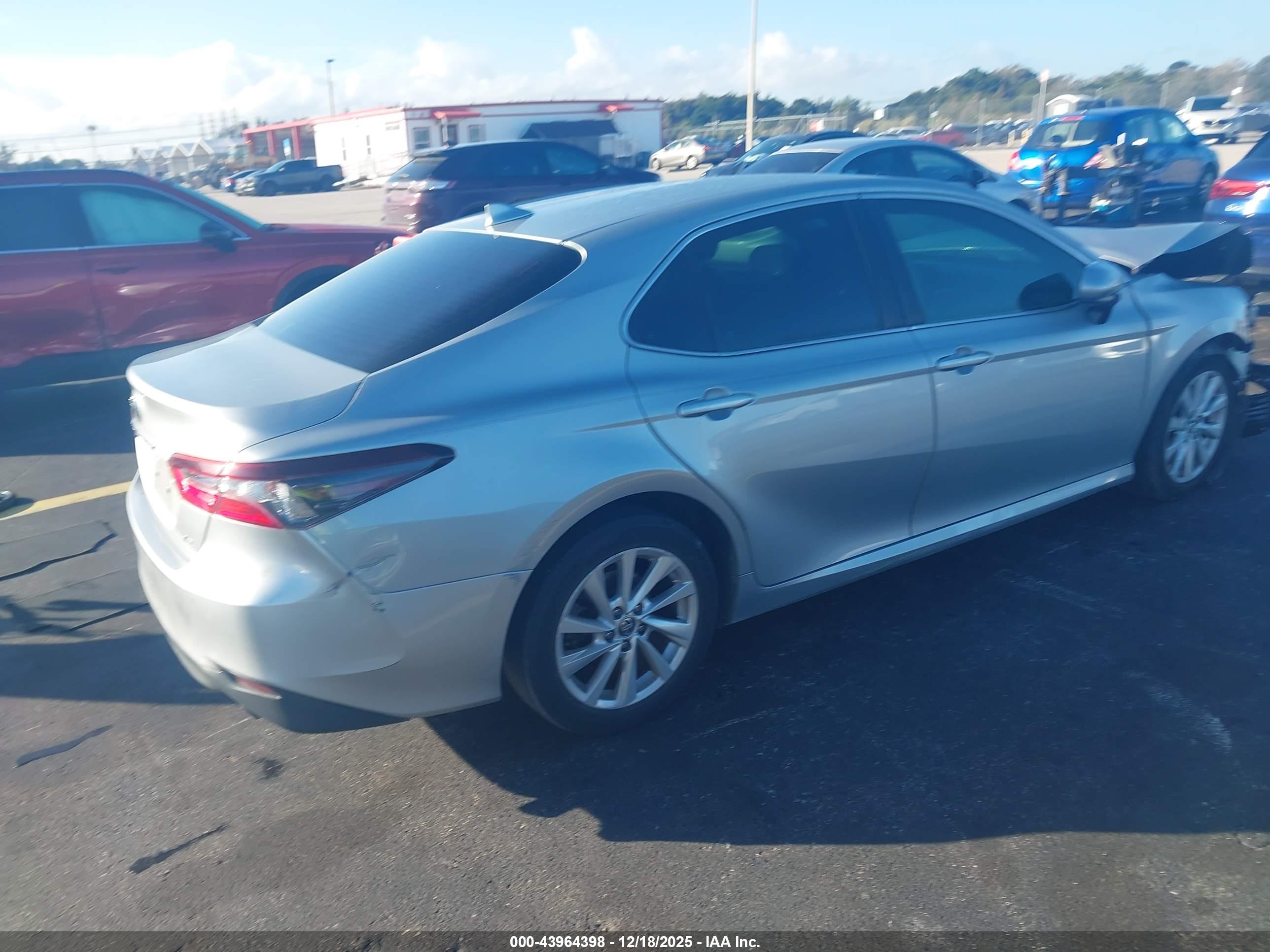 TOYOTA CAMRY image 4