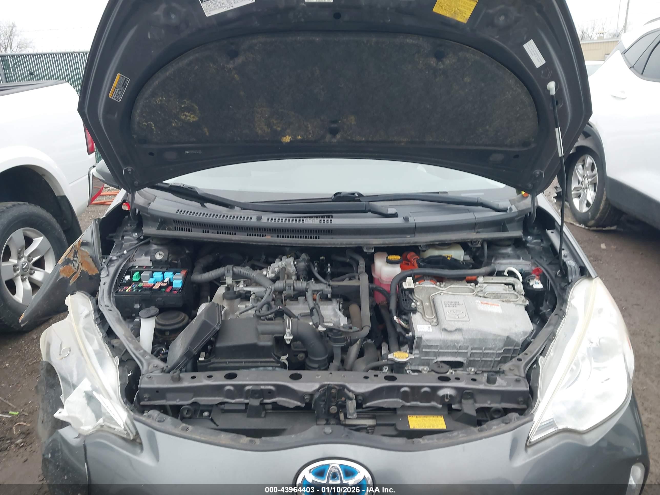 TOYOTA PRIUS image 10