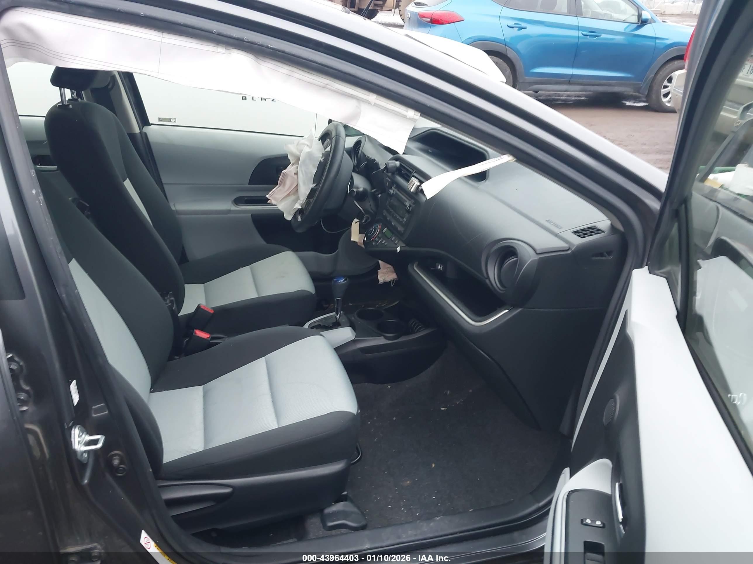 TOYOTA PRIUS image 5