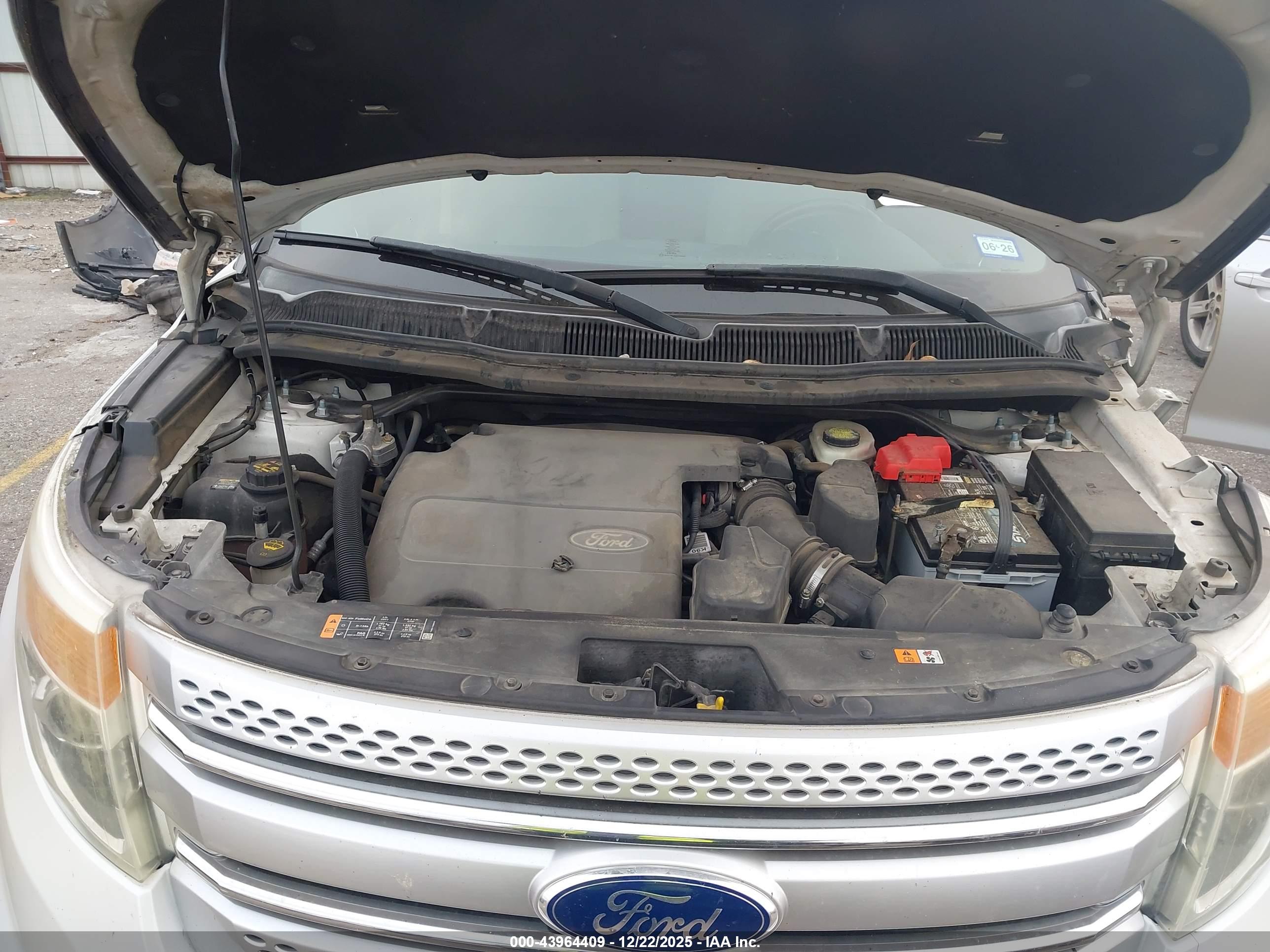 FORD EXPLORER image 10