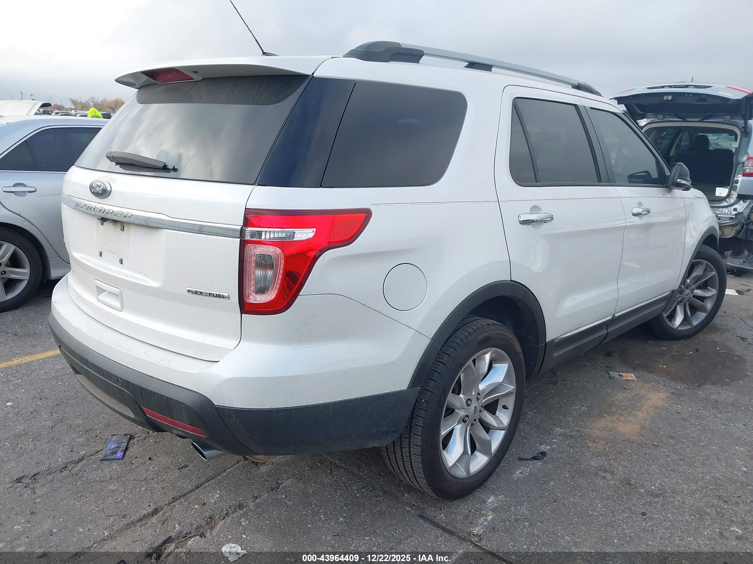 FORD EXPLORER image 4