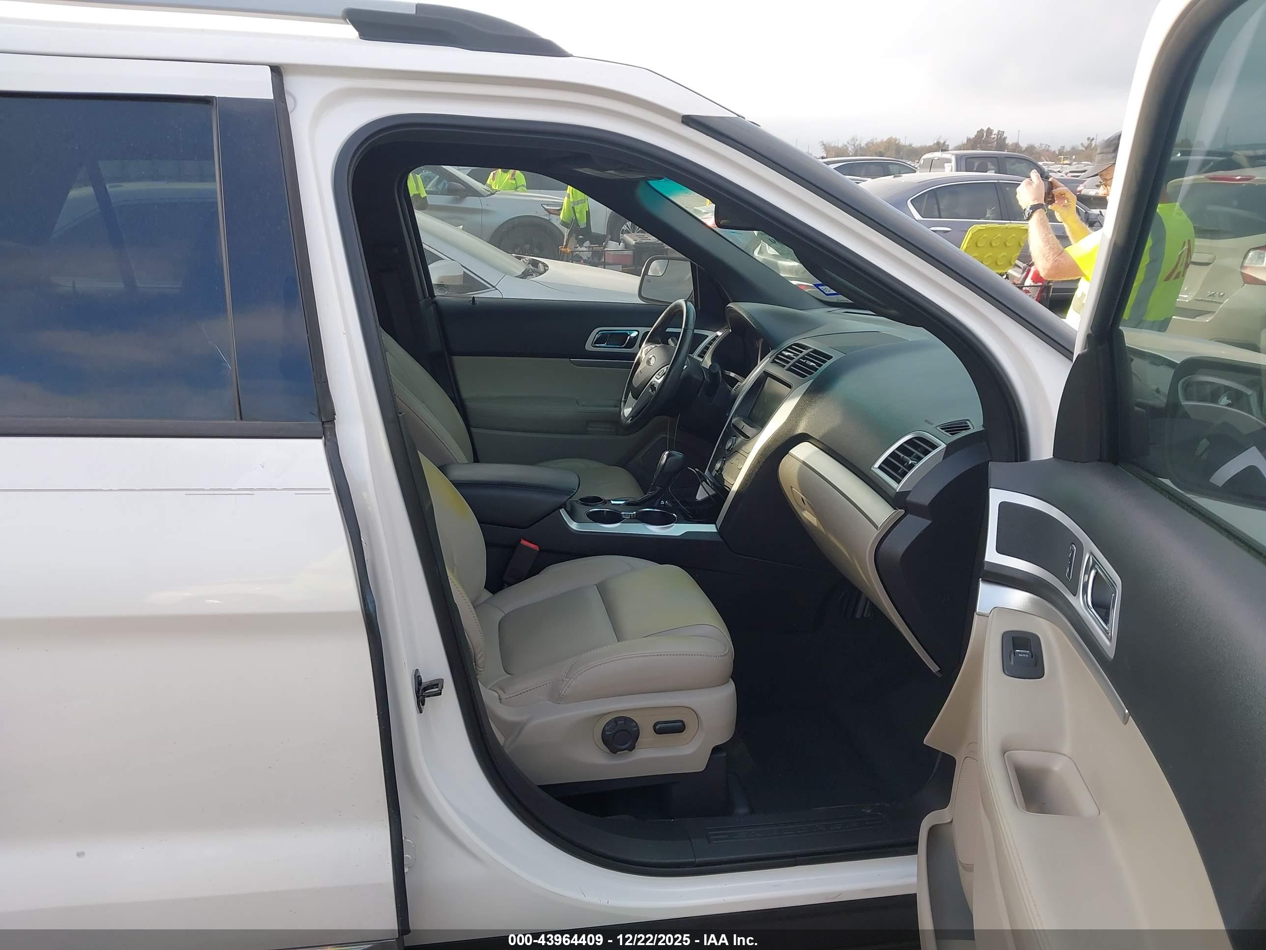 FORD EXPLORER image 5