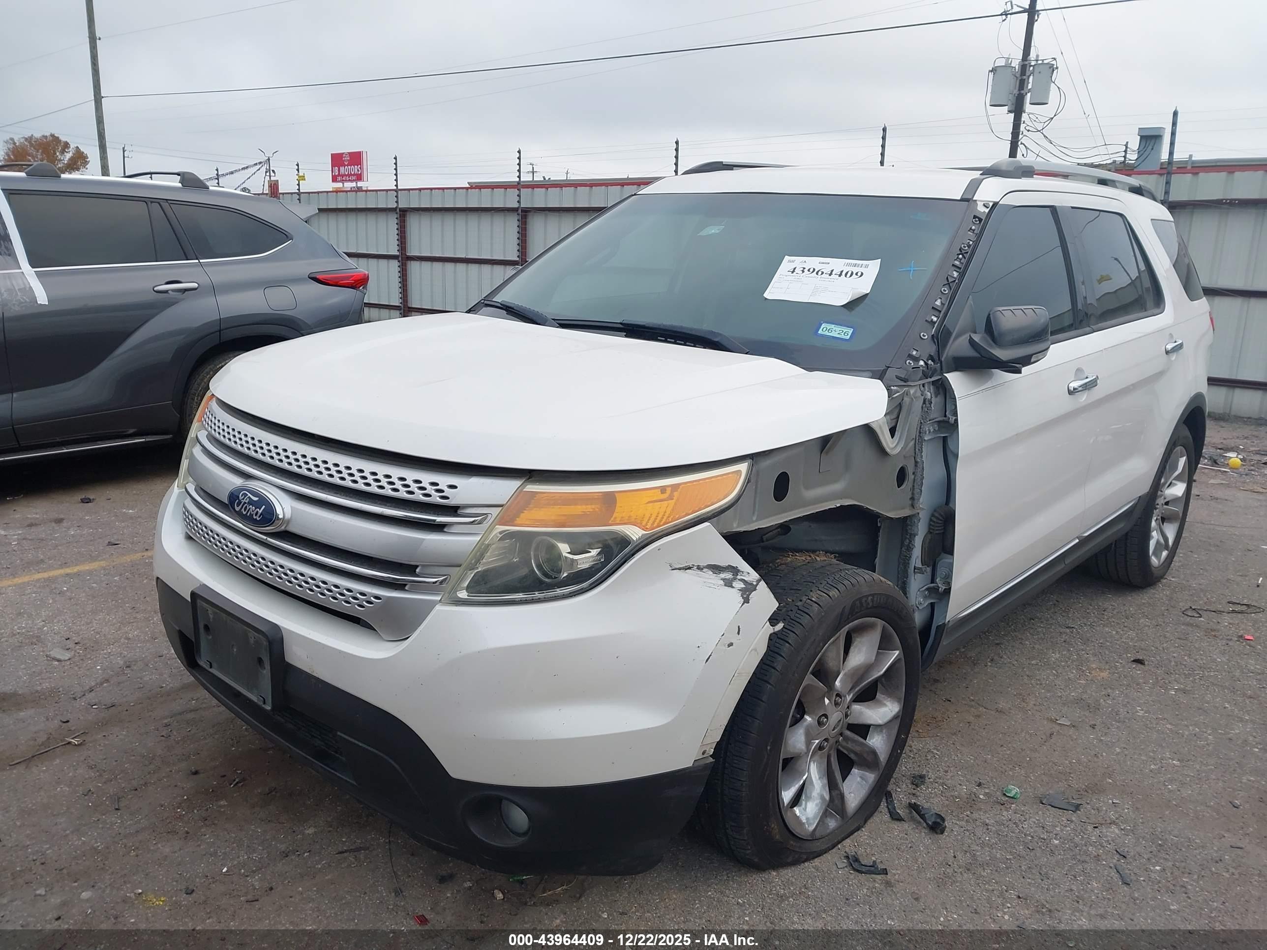 FORD EXPLORER image 6