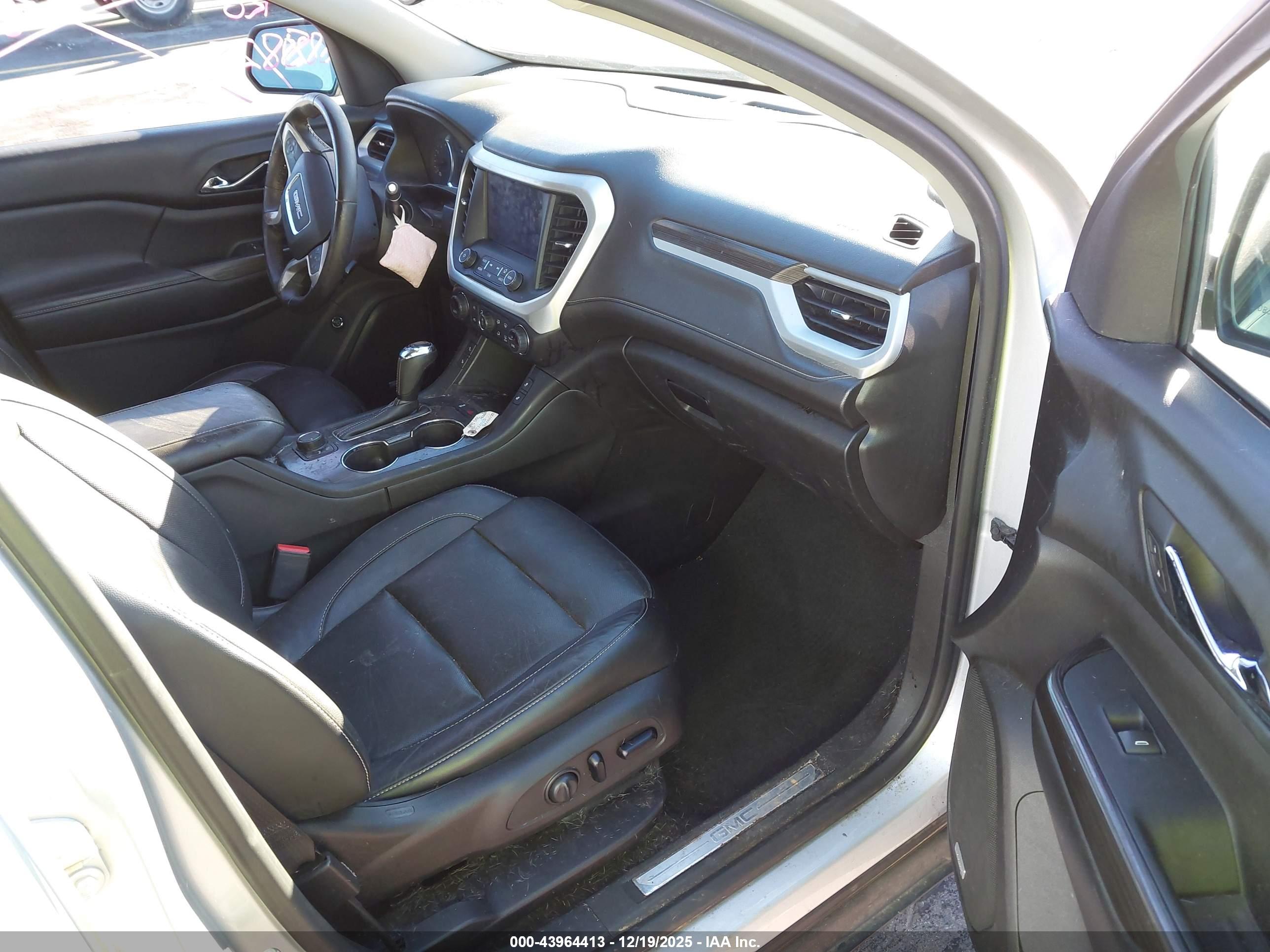GMC ACADIA image 5