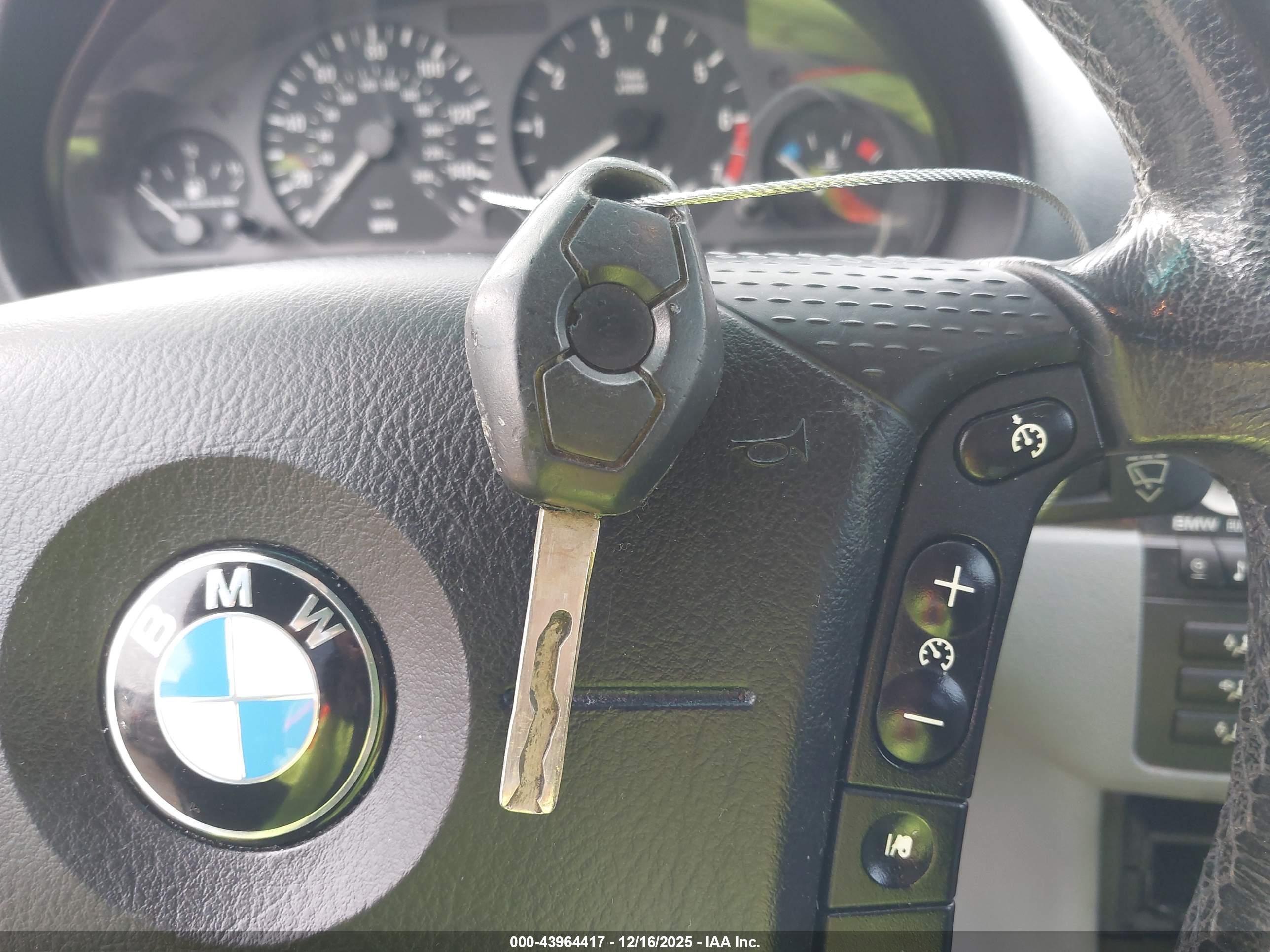 BMW 325I image 11