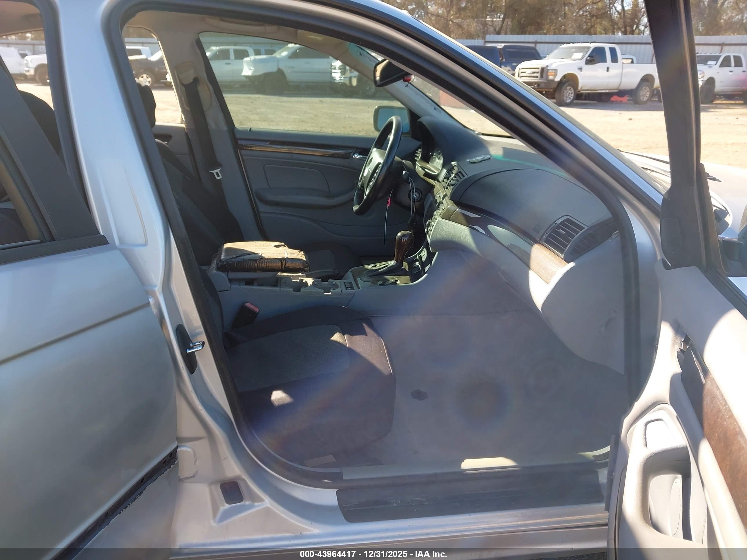 BMW 325I image 5