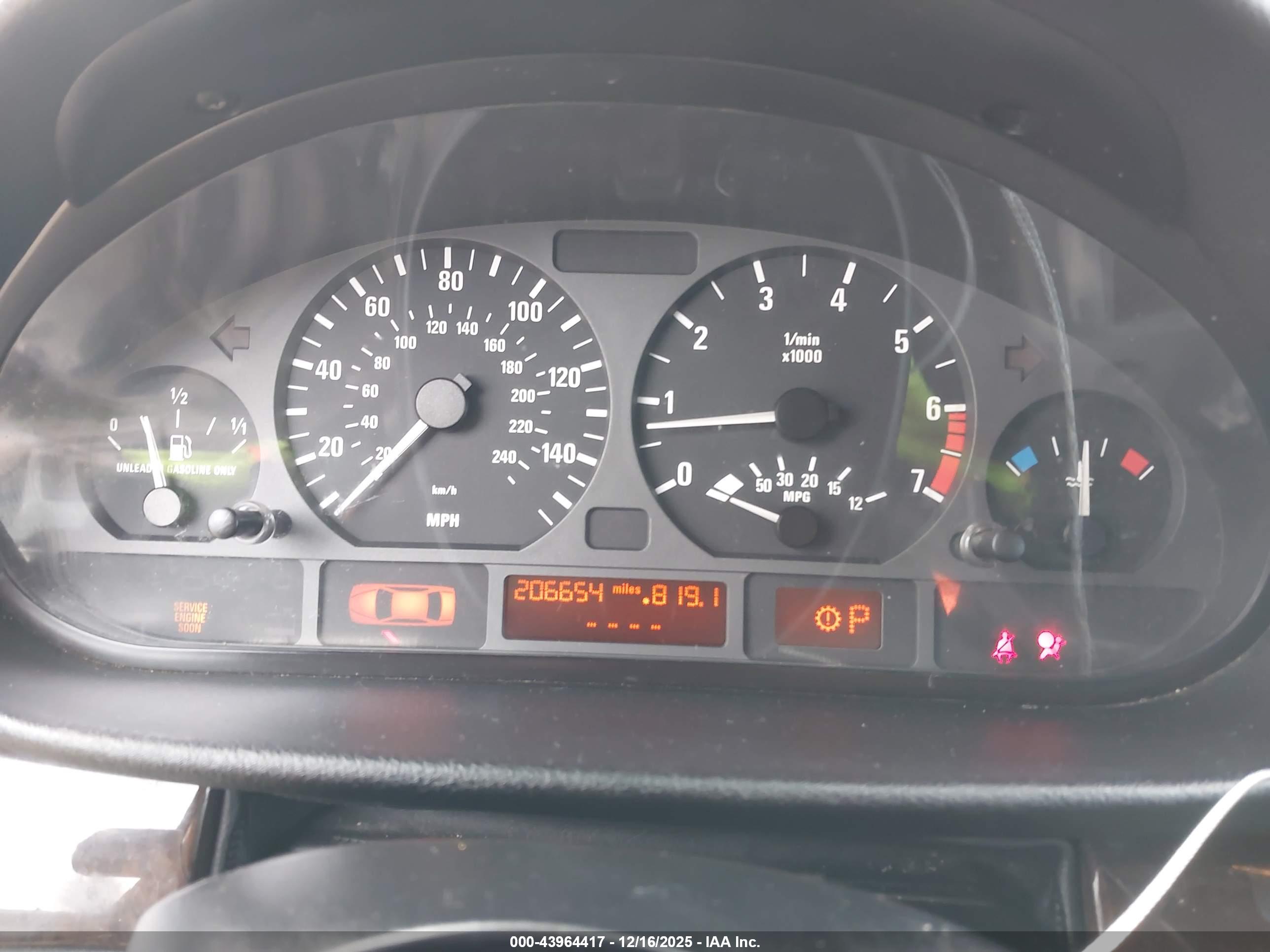 BMW 325I image 7