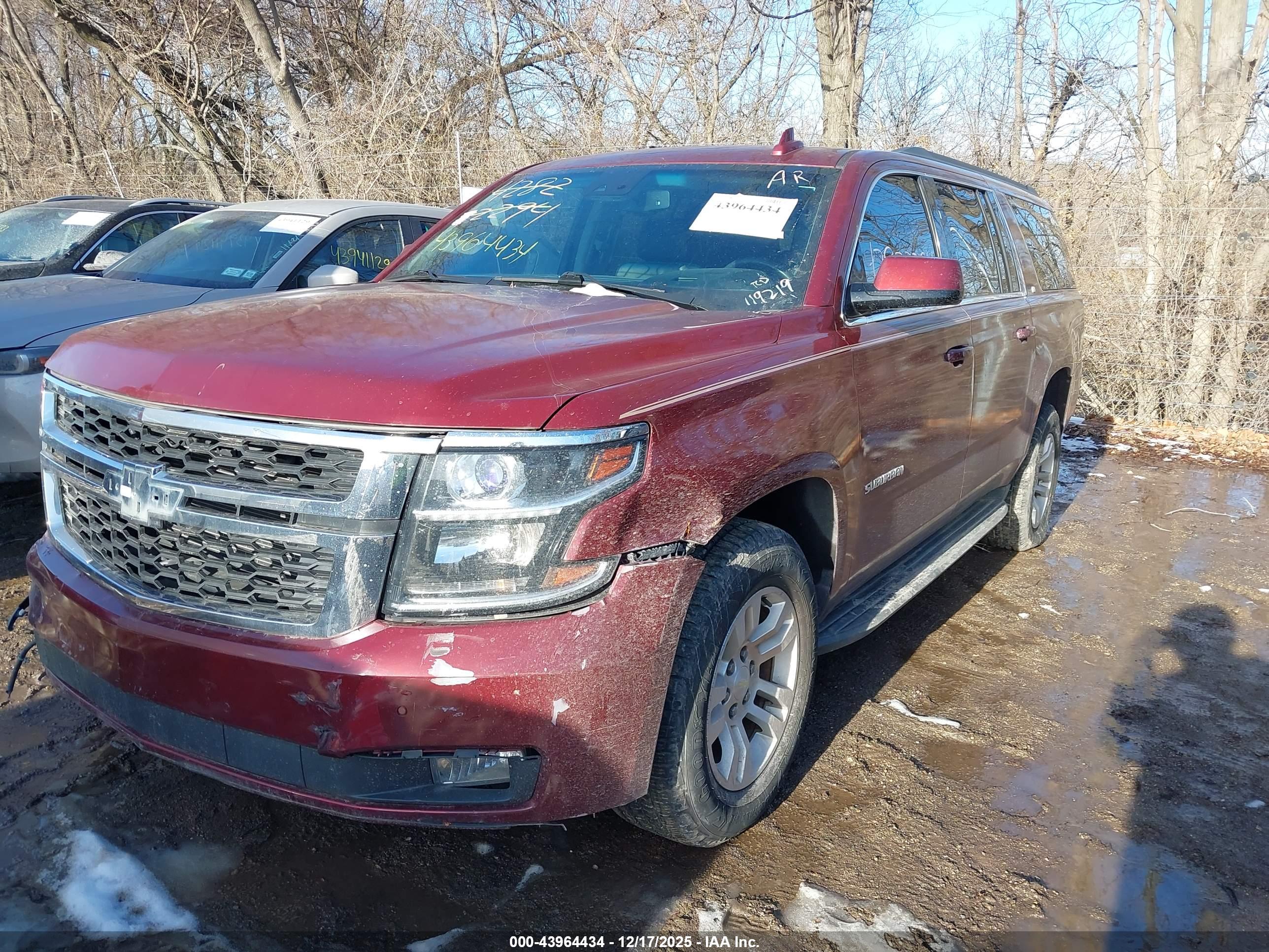 CHEVROLET SUBURBAN image 2