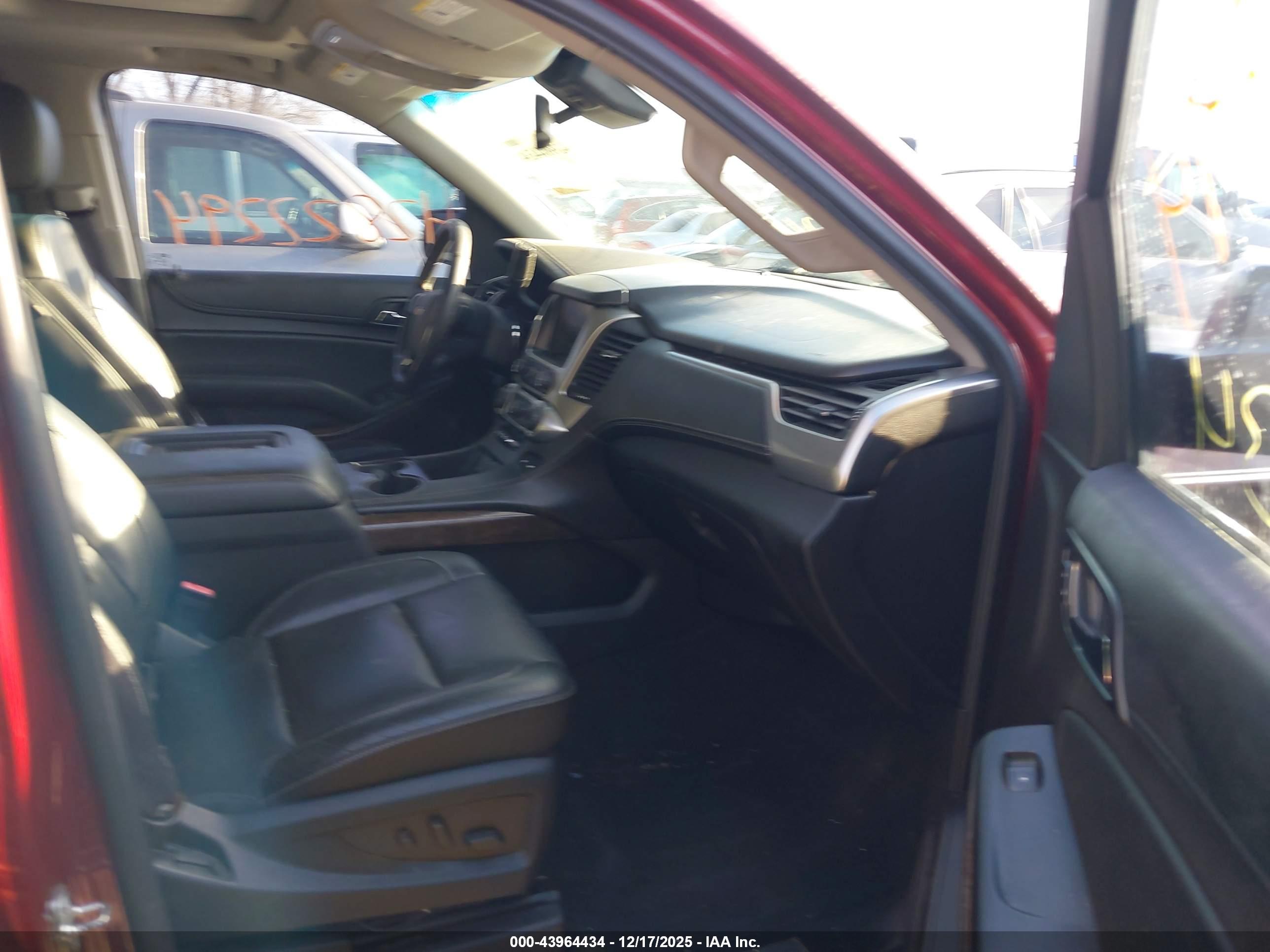 CHEVROLET SUBURBAN image 5