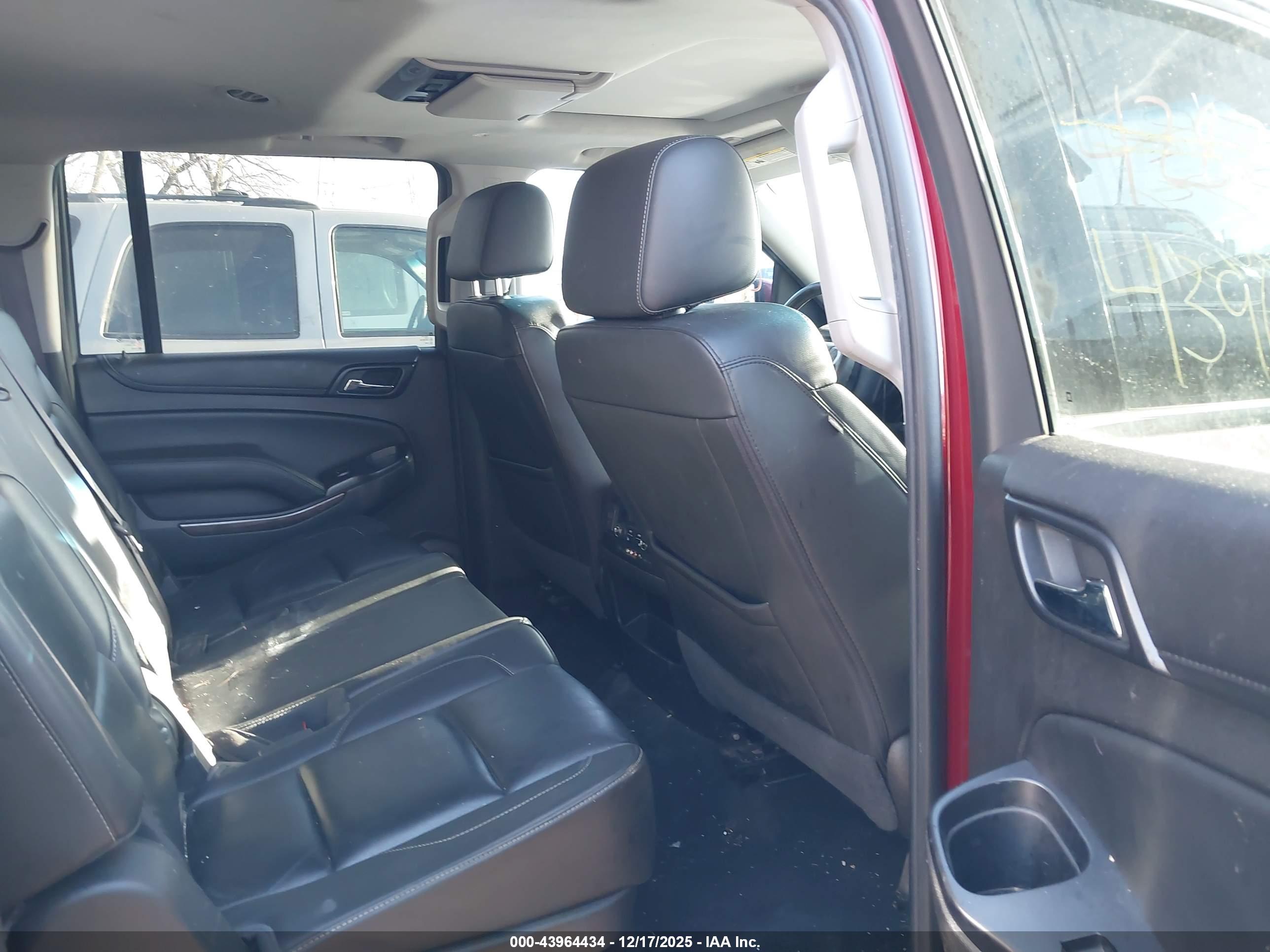 CHEVROLET SUBURBAN image 8
