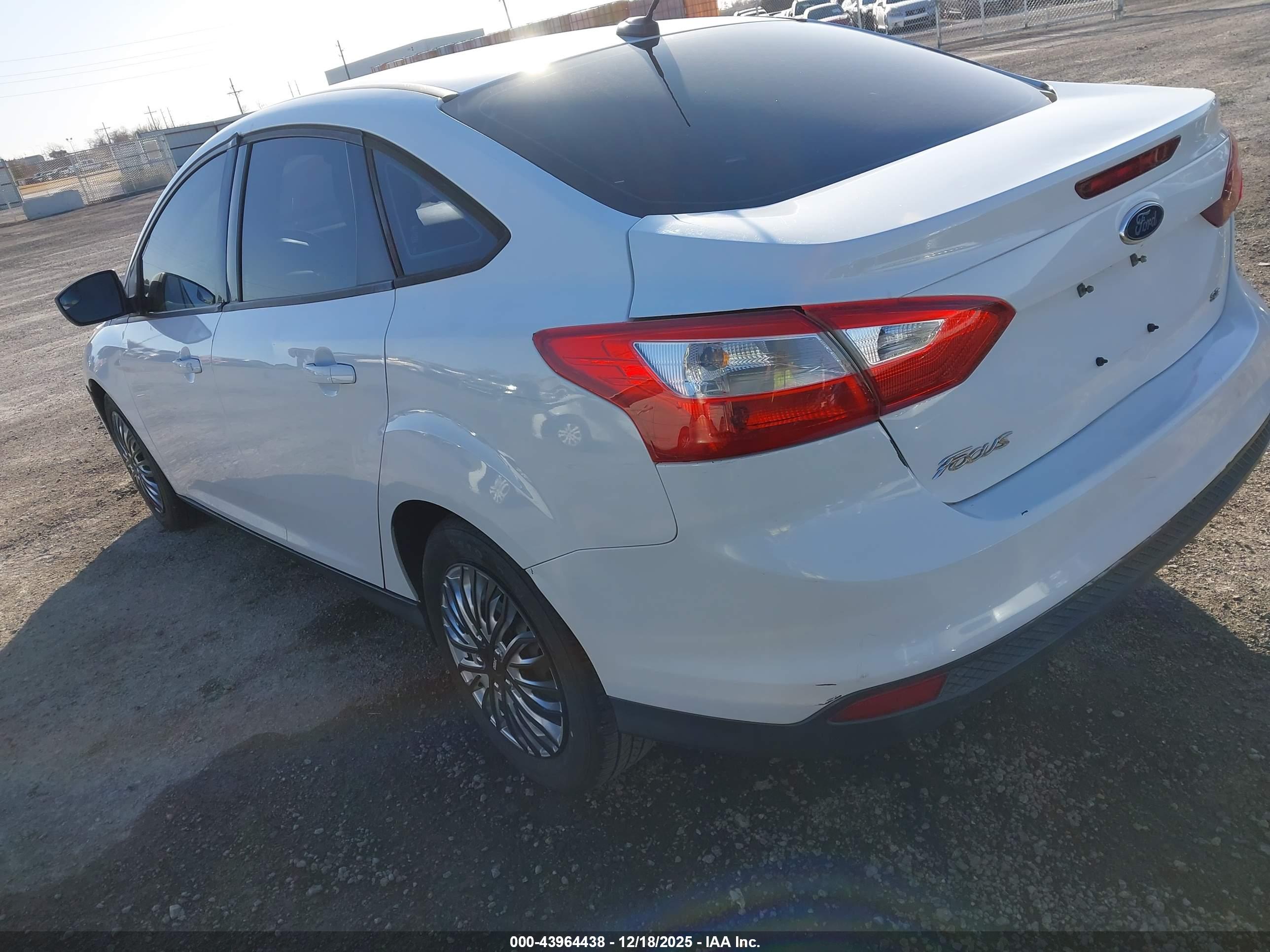 FORD FOCUS image 3