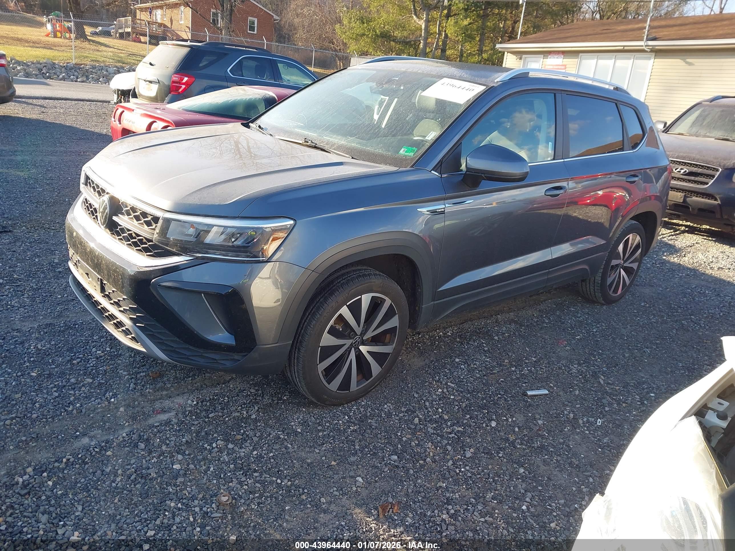 VOLKSWAGEN TAOS image 2