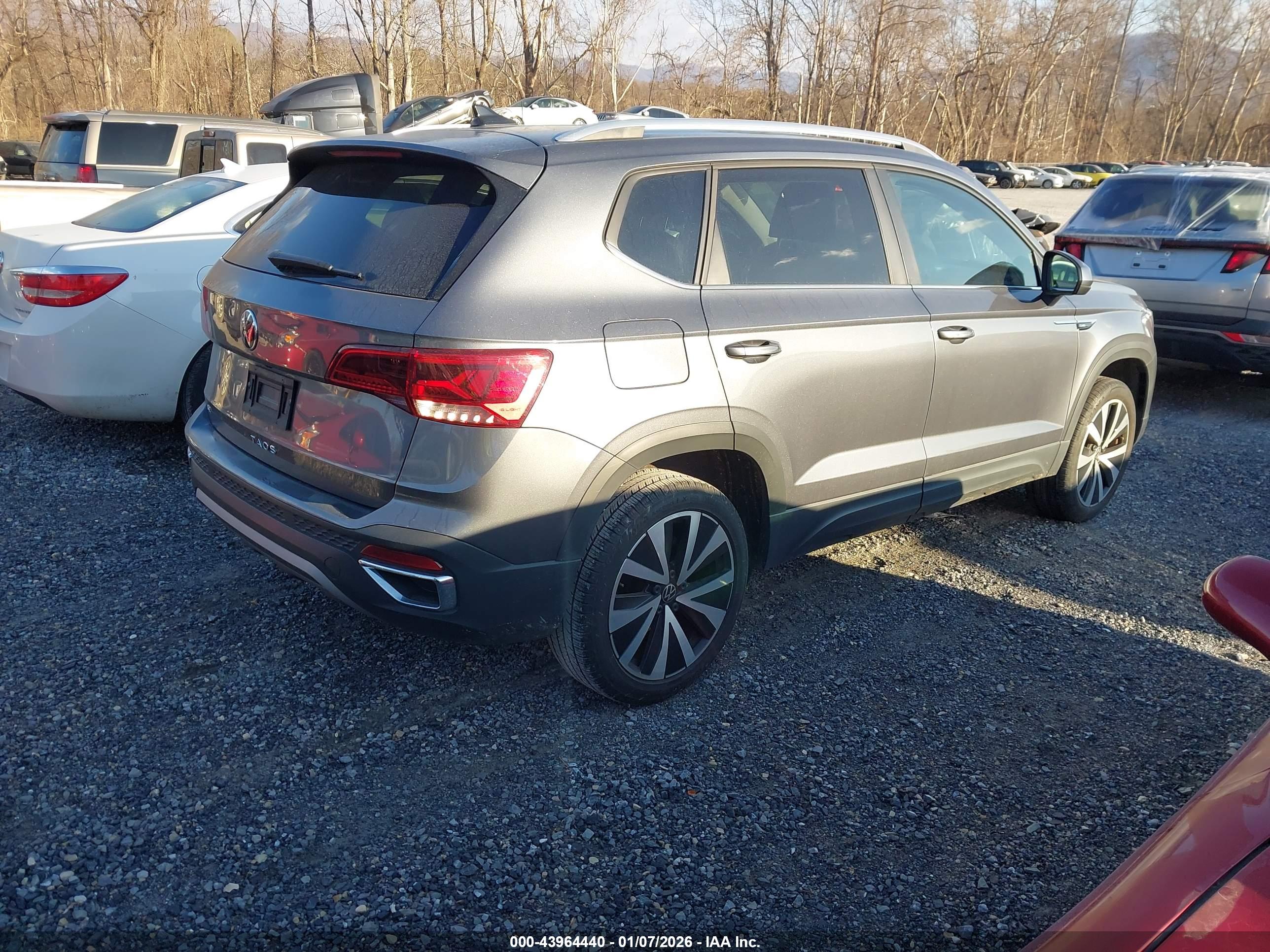 VOLKSWAGEN TAOS image 4