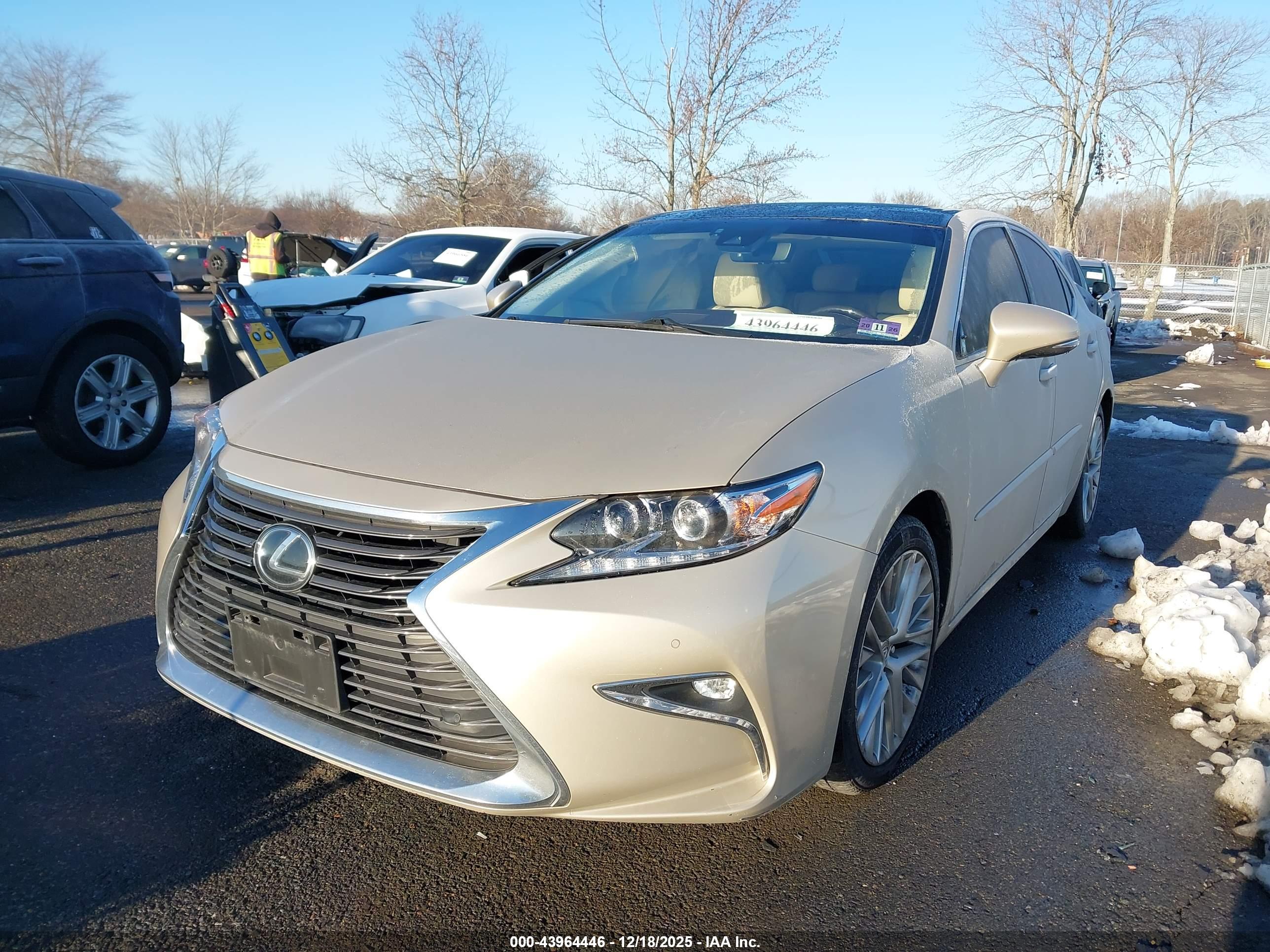 LEXUS ES image 2
