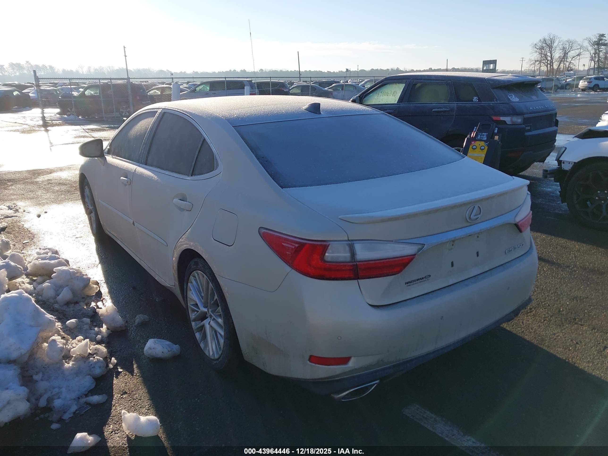 LEXUS ES image 3