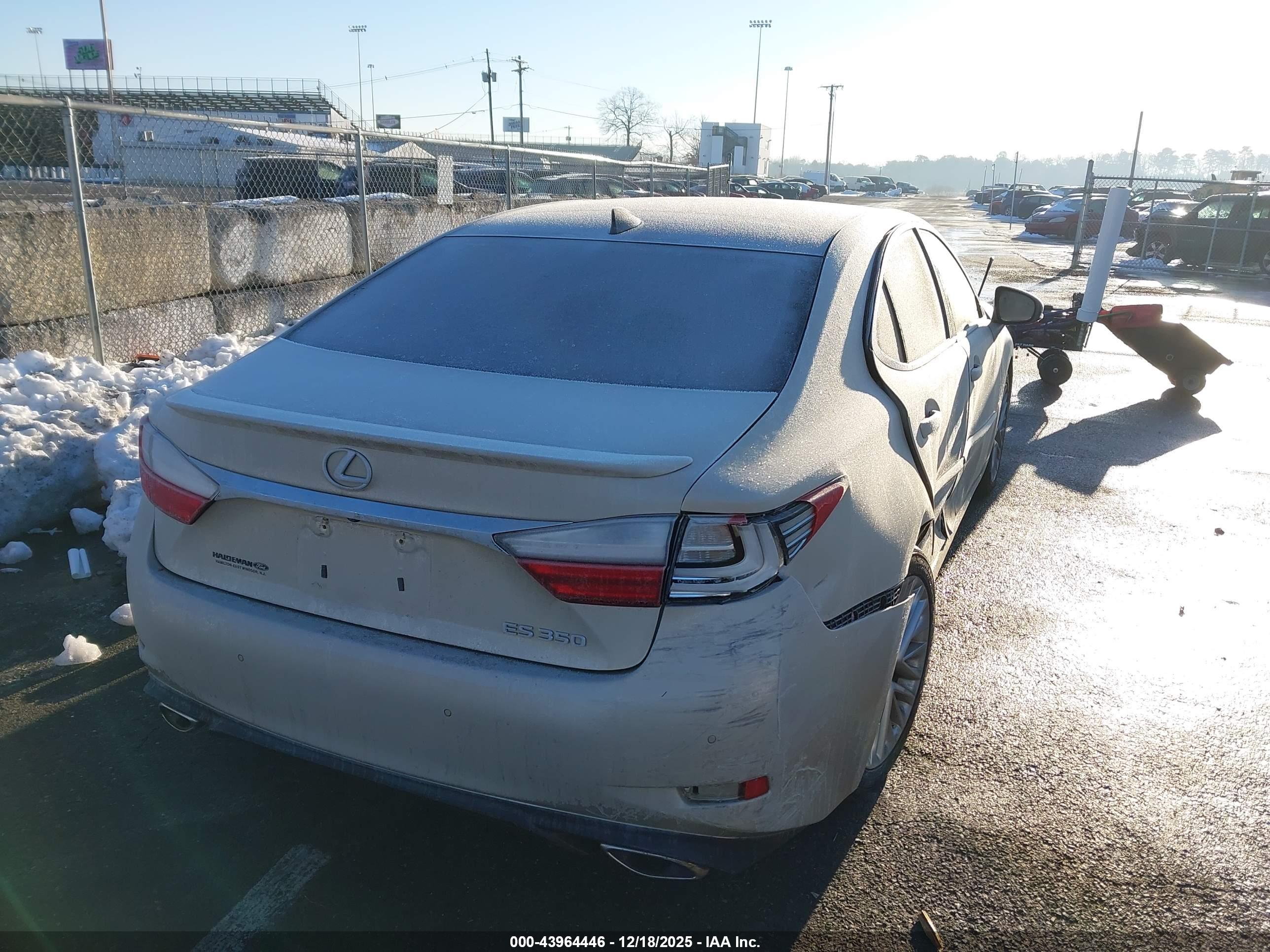 LEXUS ES image 4