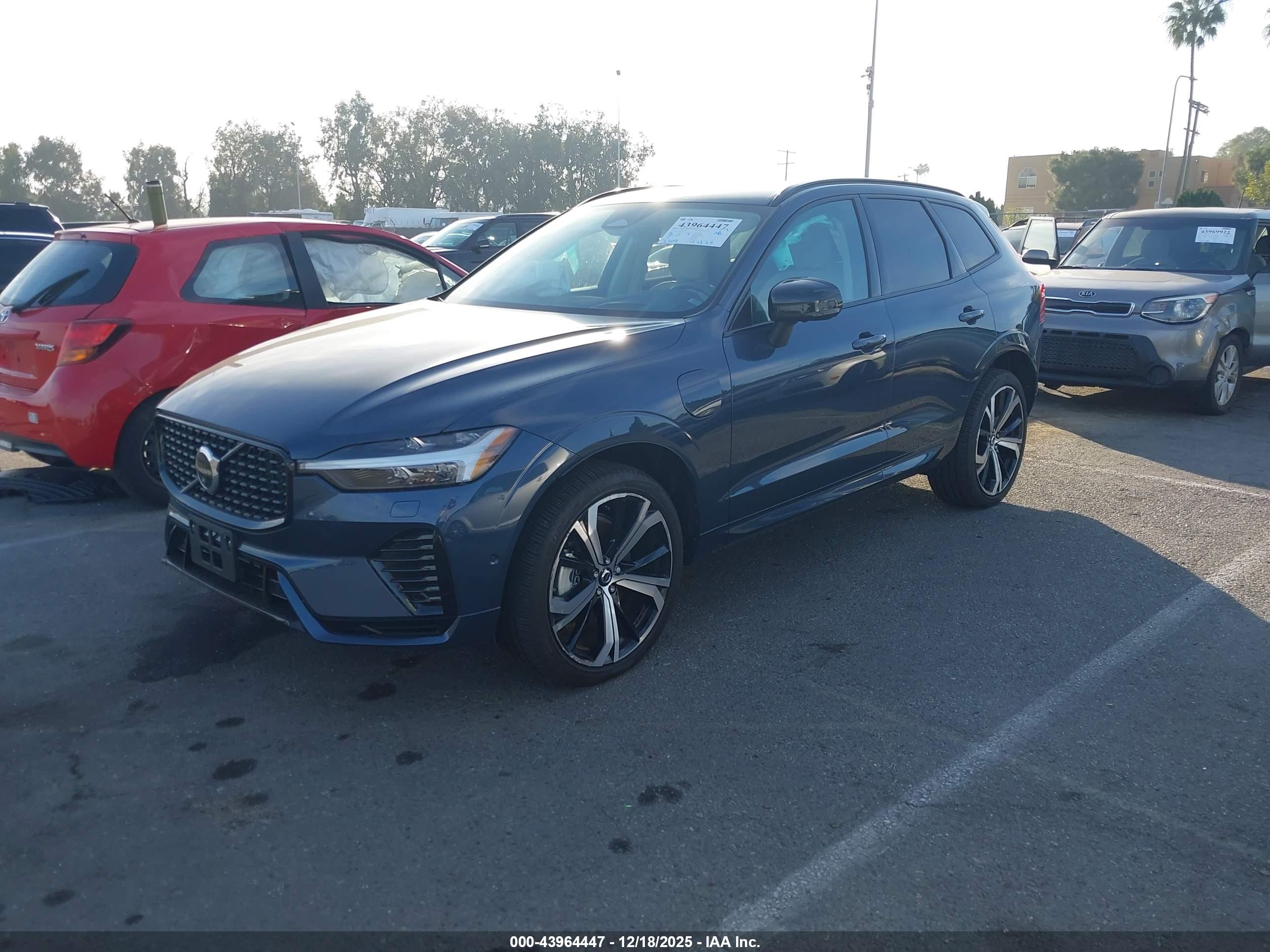 VOLVO XC60 image 2