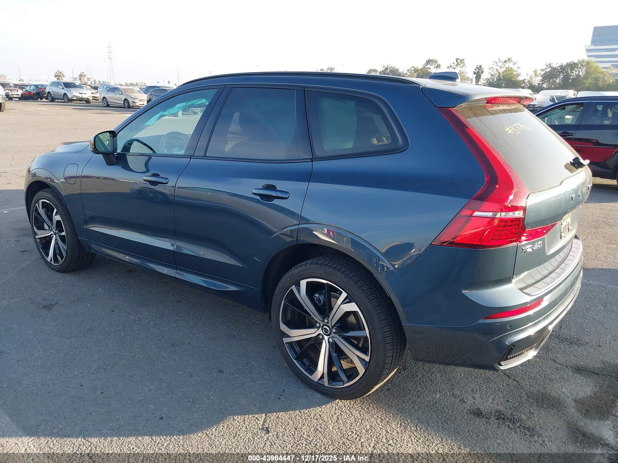VOLVO XC60 image 3