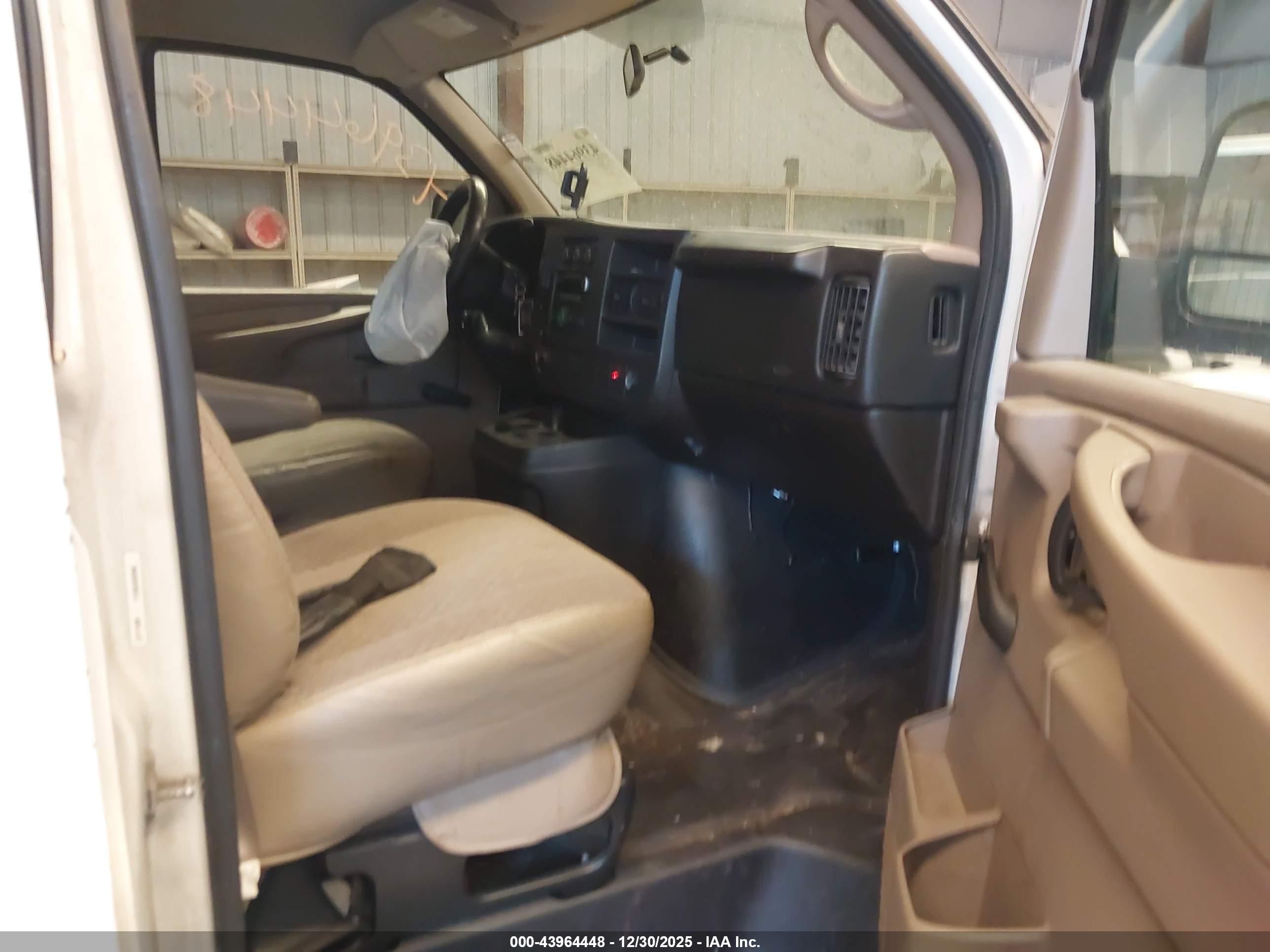 CHEVROLET EXPRESS image 5