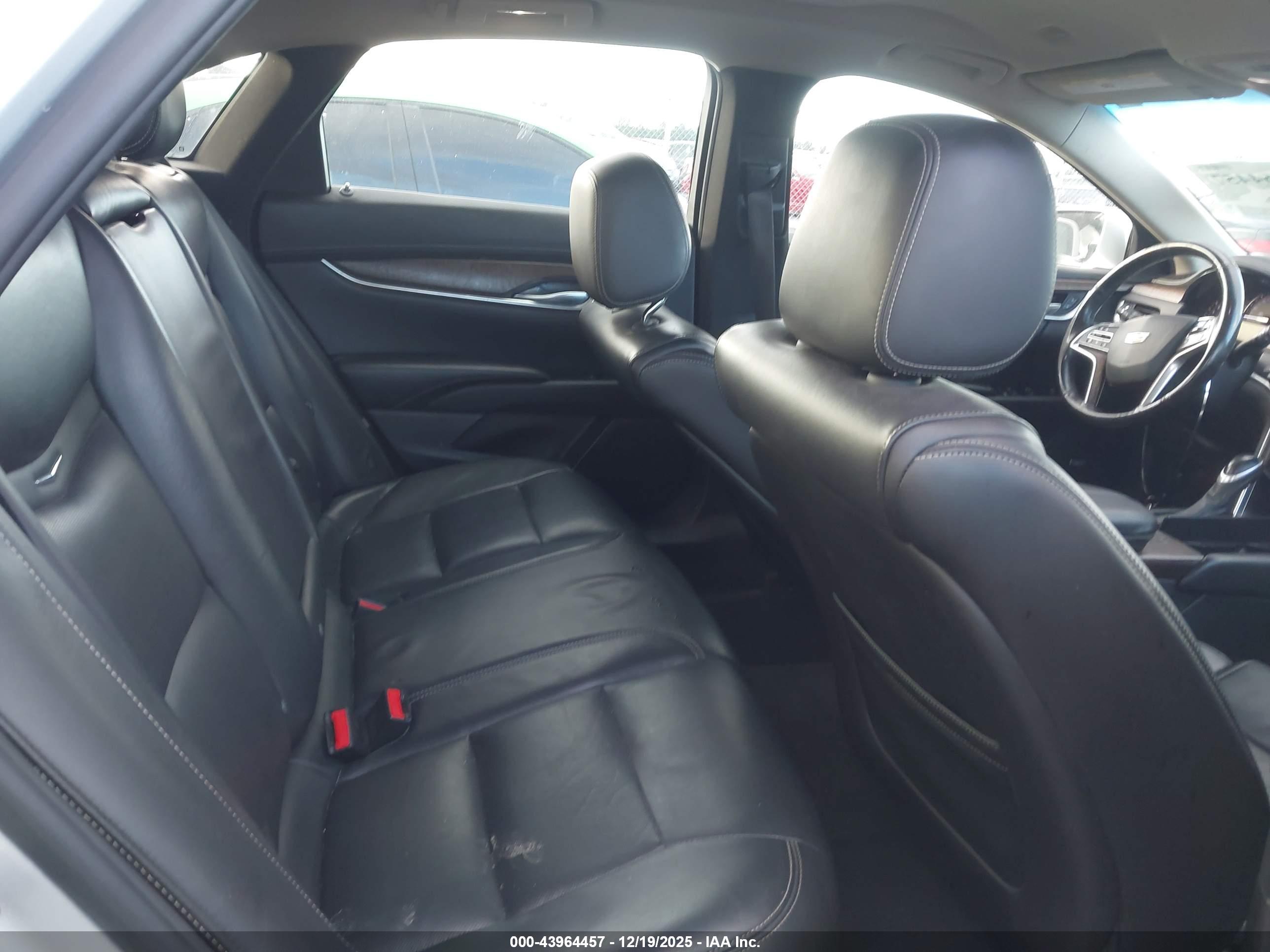 CADILLAC XTS image 8
