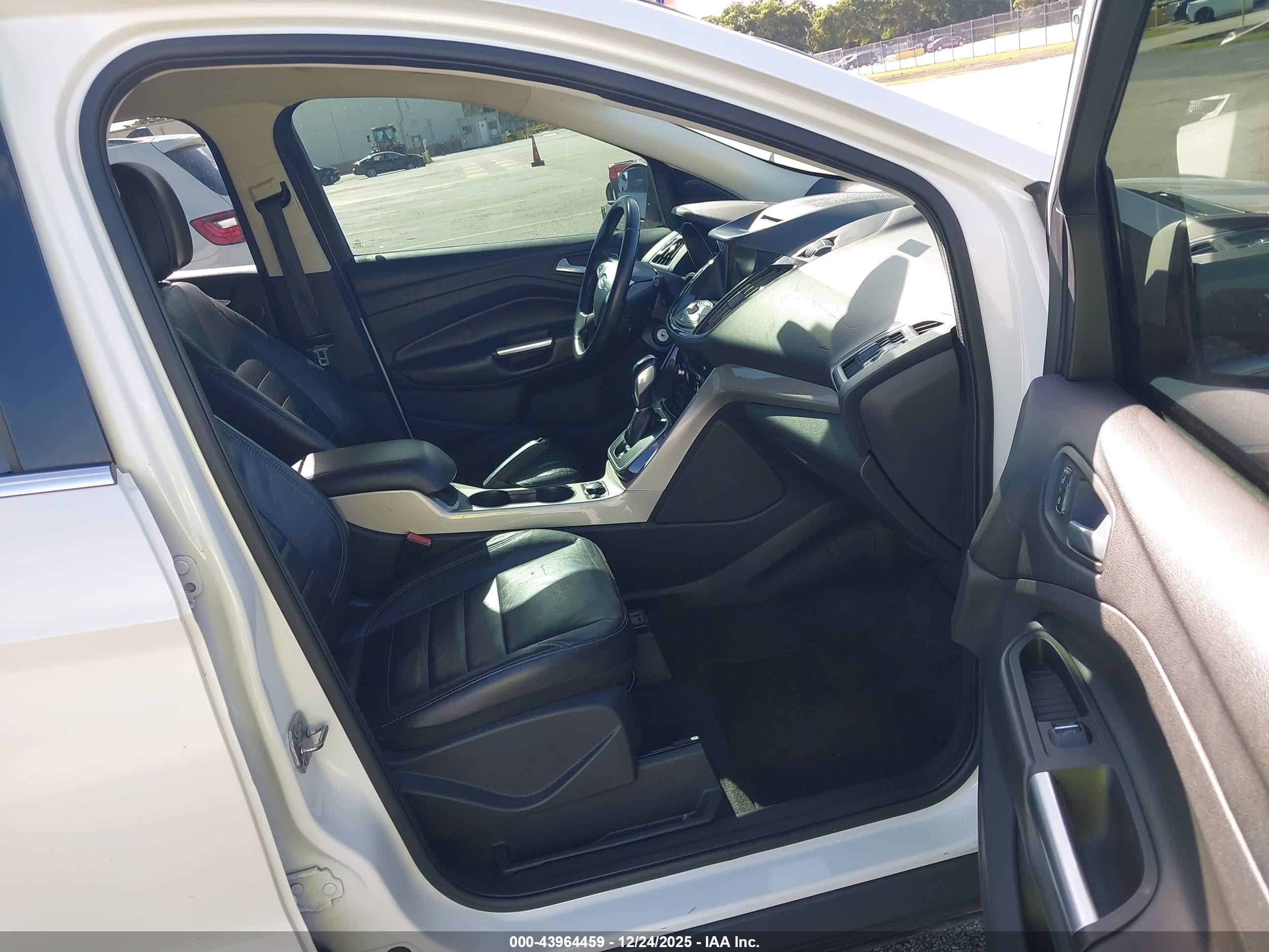 FORD ESCAPE image 5
