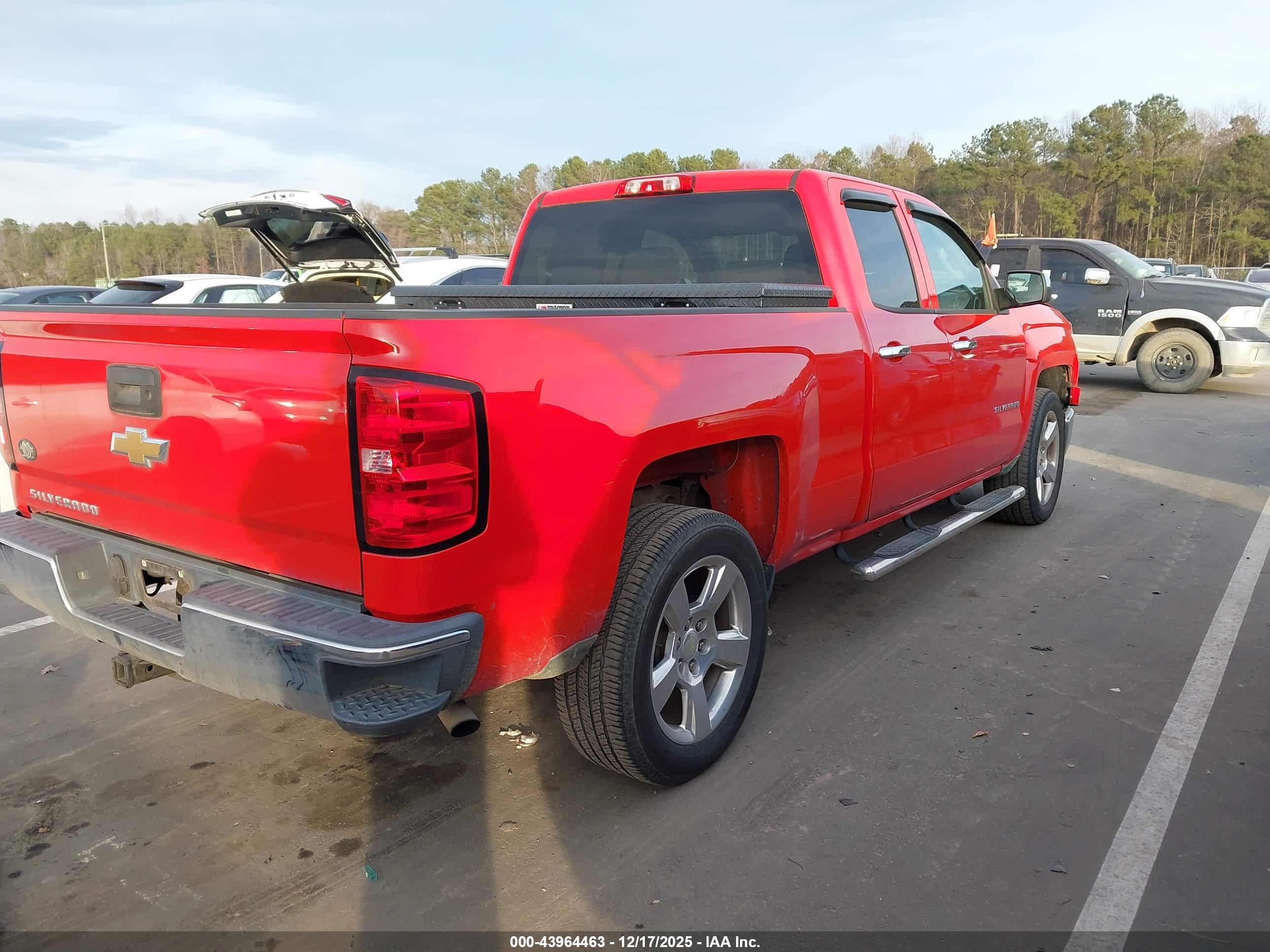 CHEVROLET SILVERADO image 4