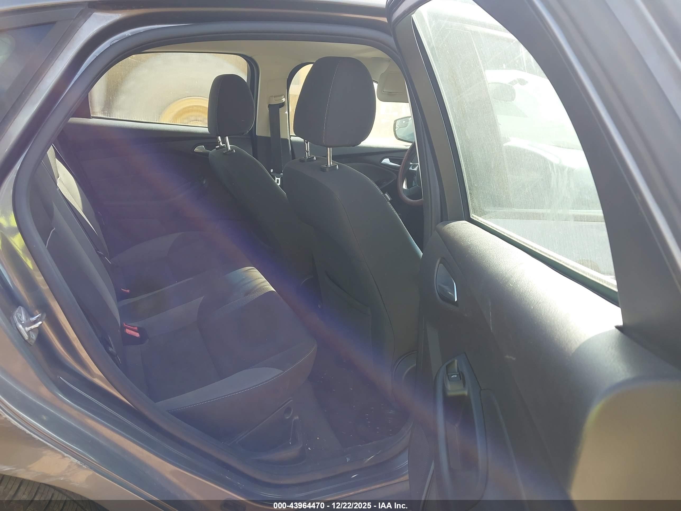 FORD FOCUS image 8