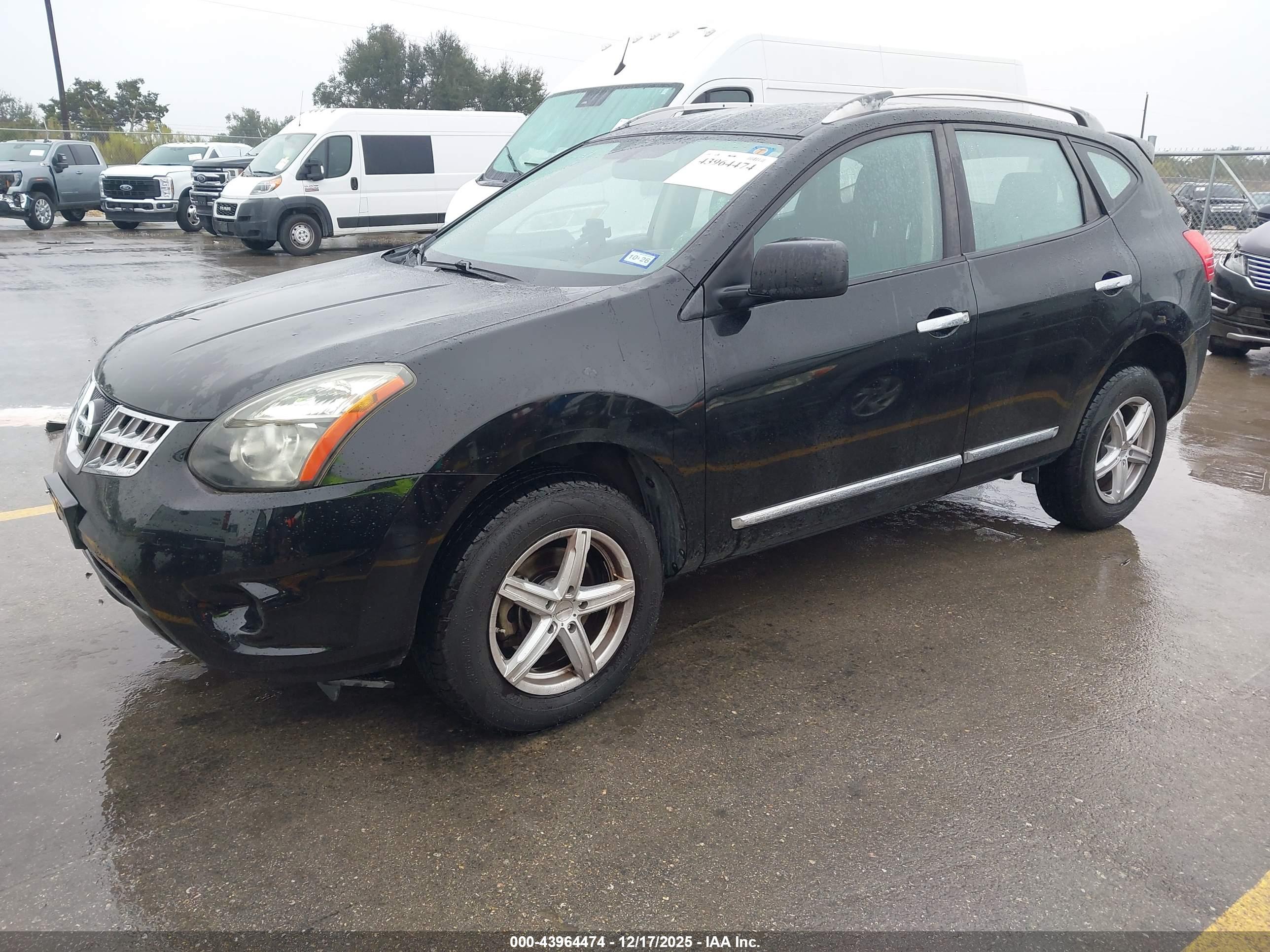 NISSAN ROGUE image 2