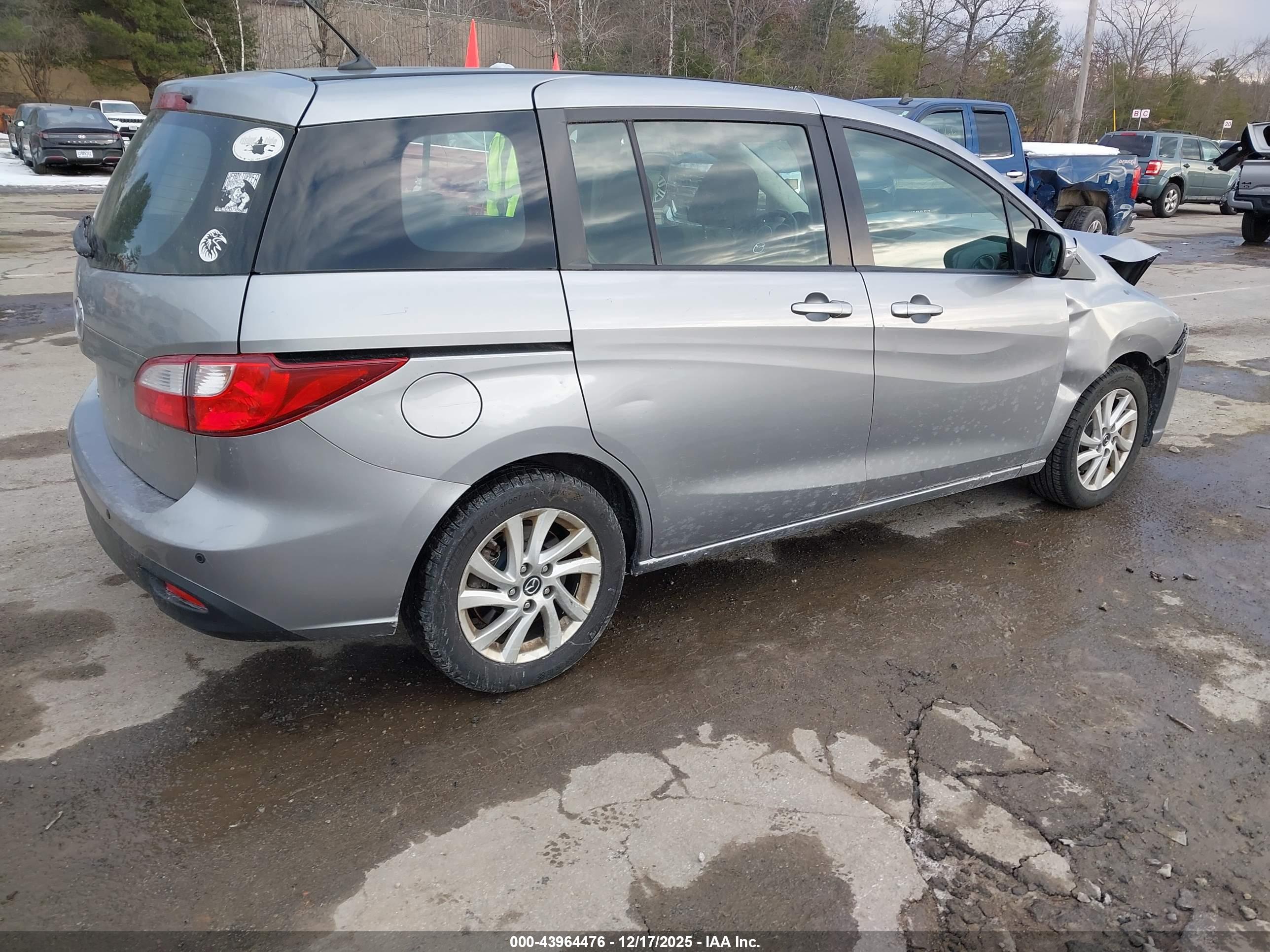 MAZDA MAZDA5 image 4