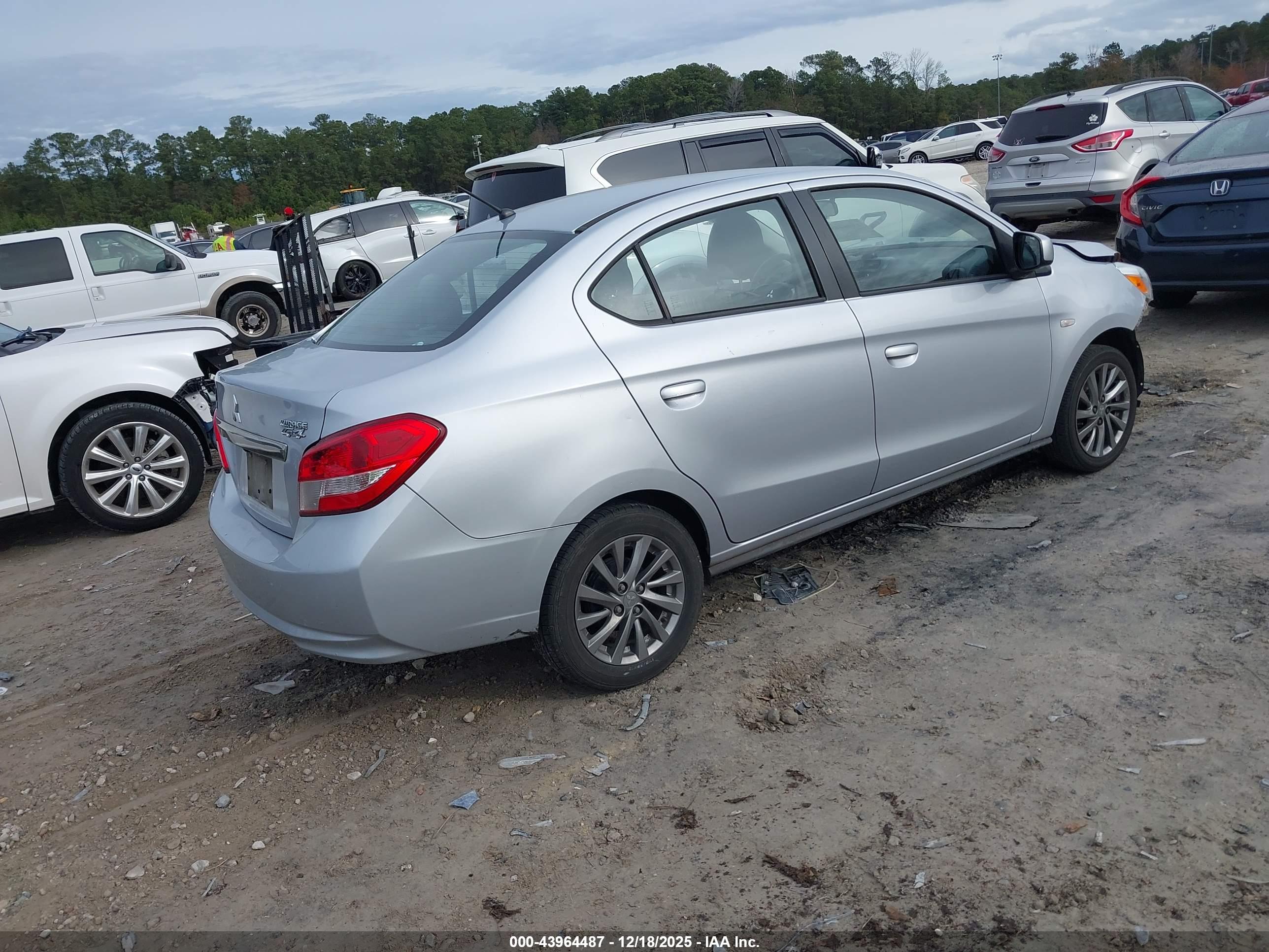 MITSUBISHI MIRAGE image 4