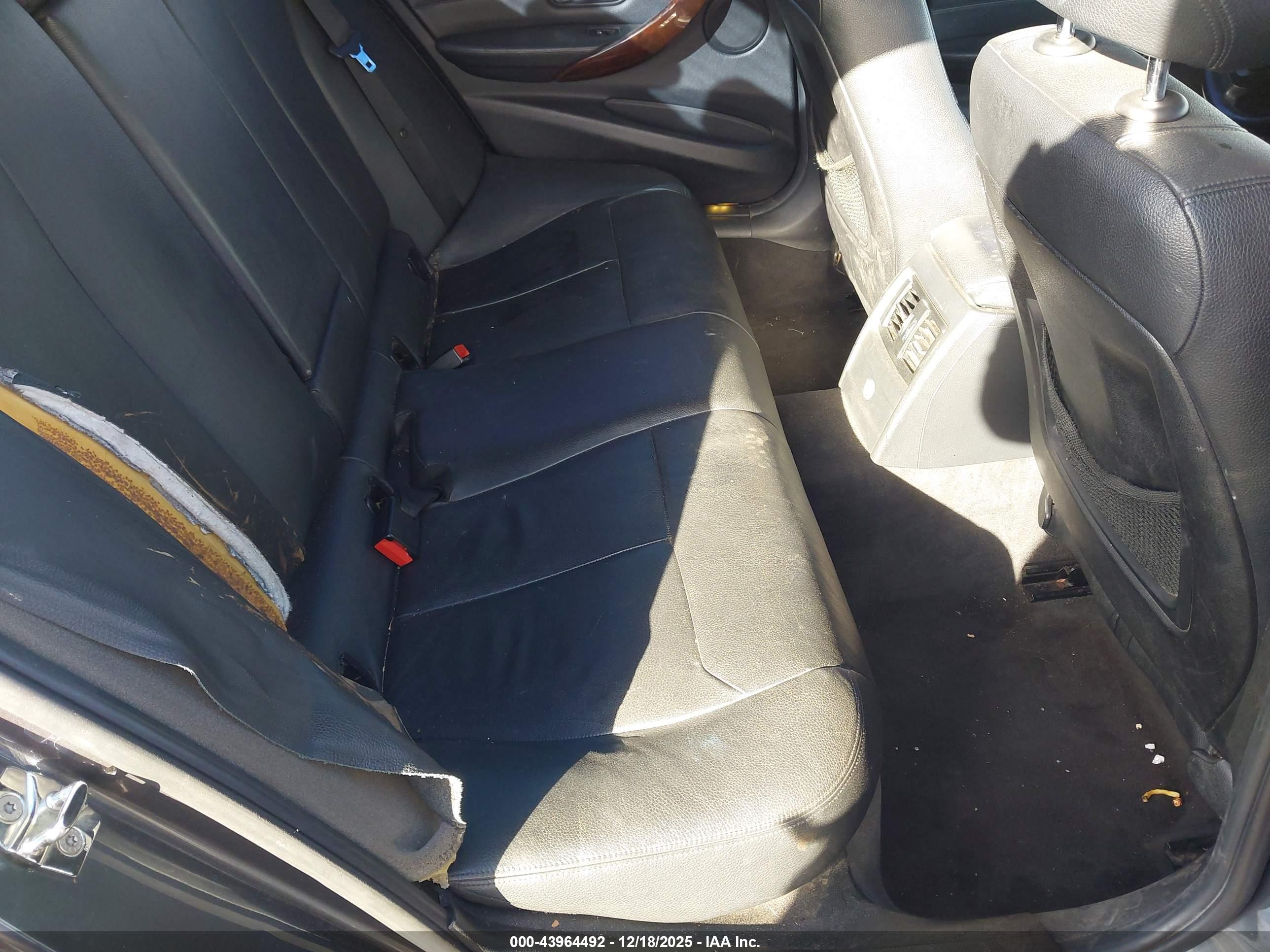 BMW 328I image 8
