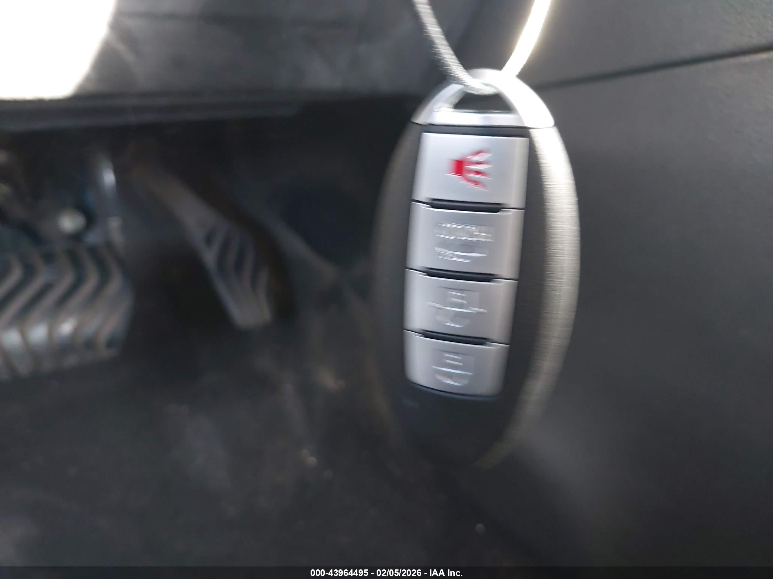 NISSAN VERSA image 11