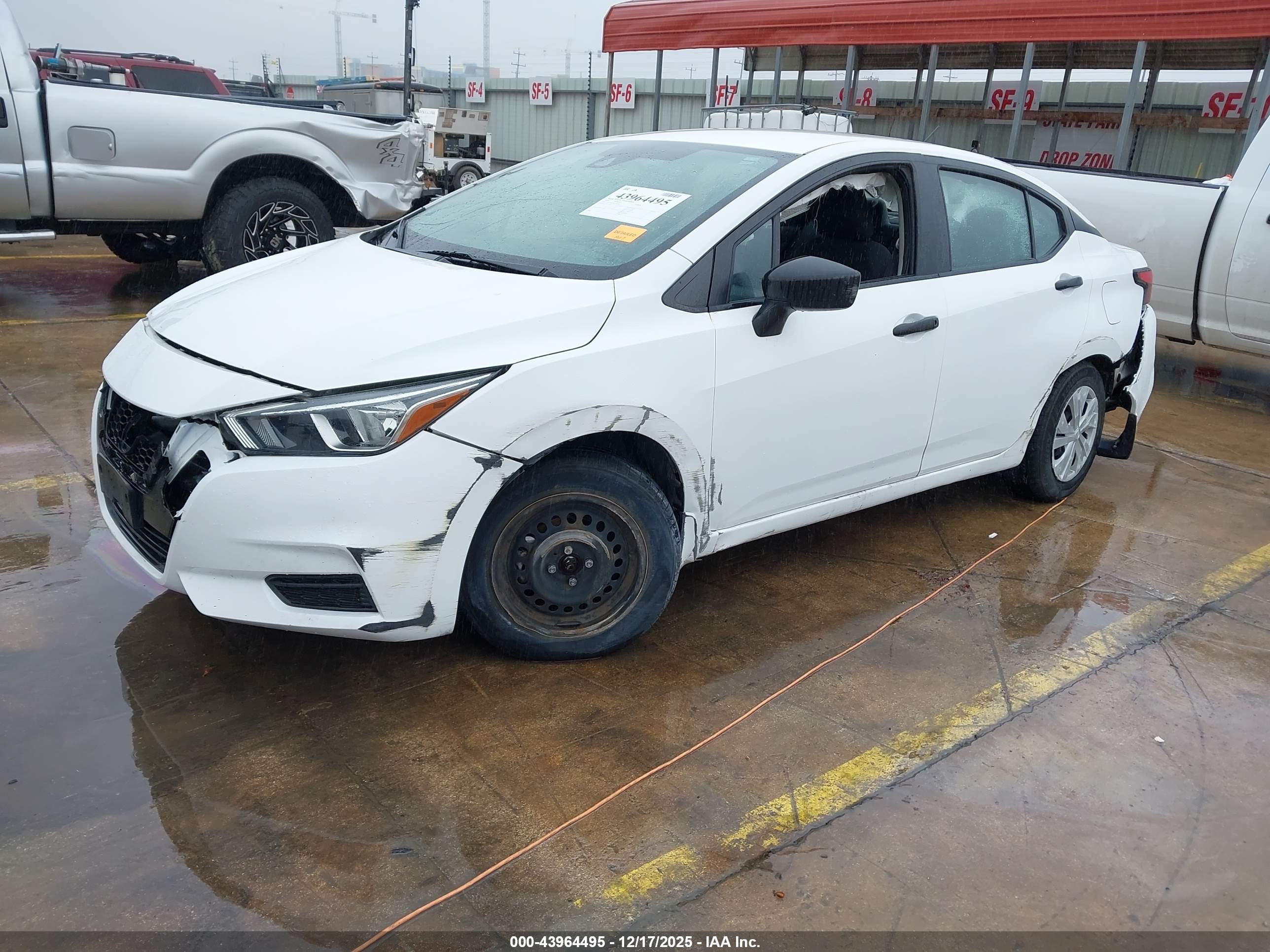 NISSAN VERSA image 2
