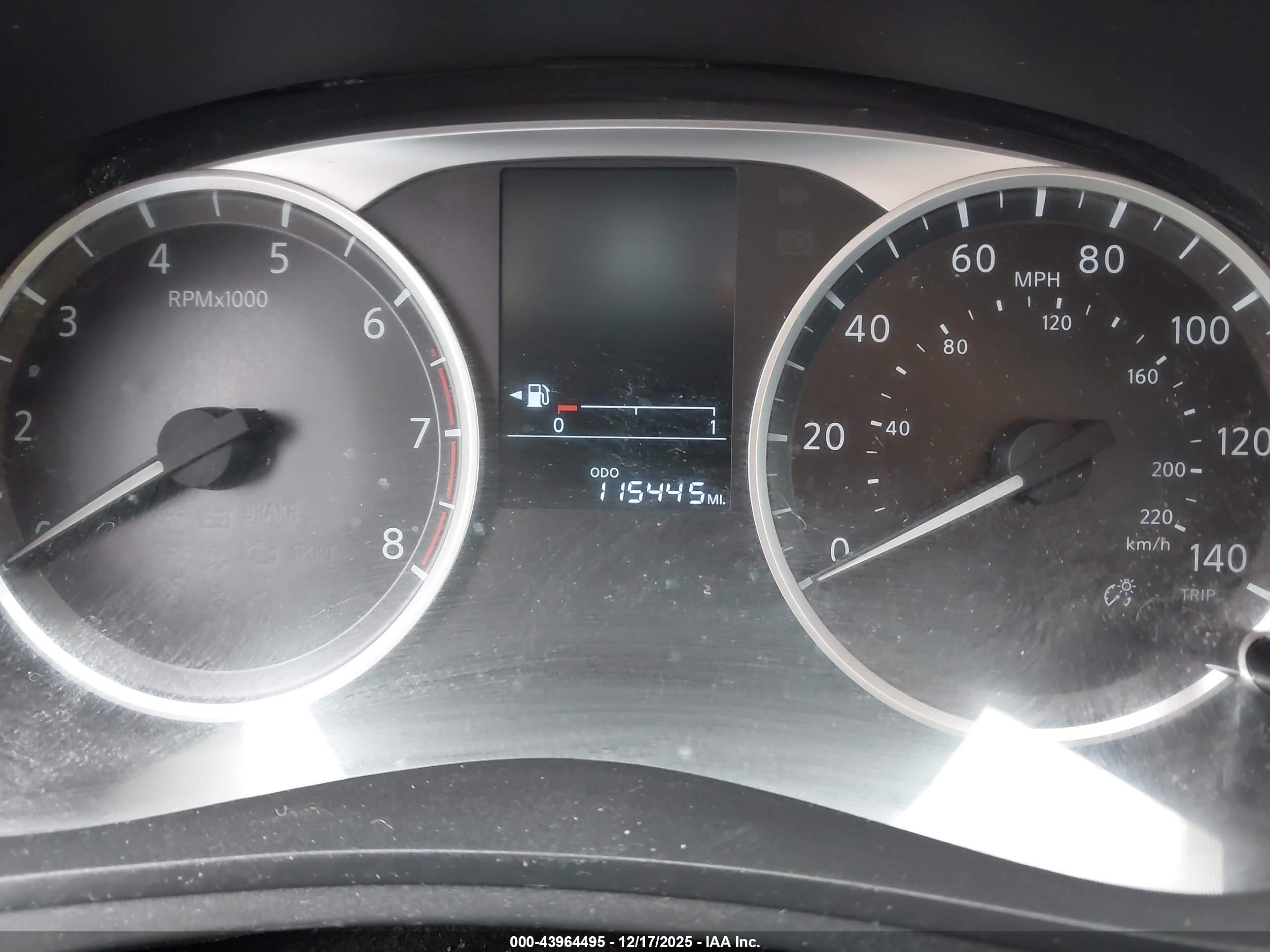 NISSAN VERSA image 7