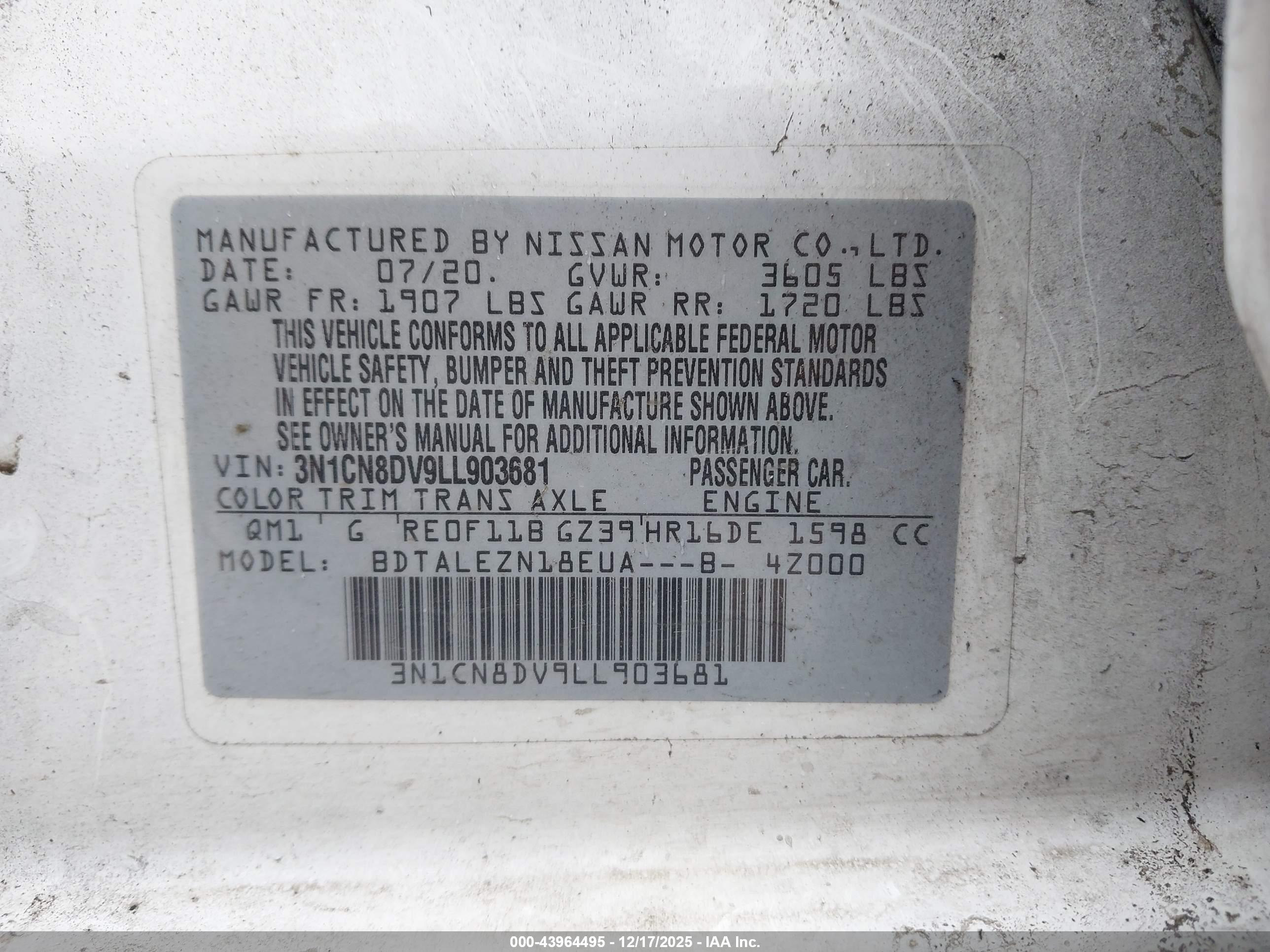 NISSAN VERSA image 9