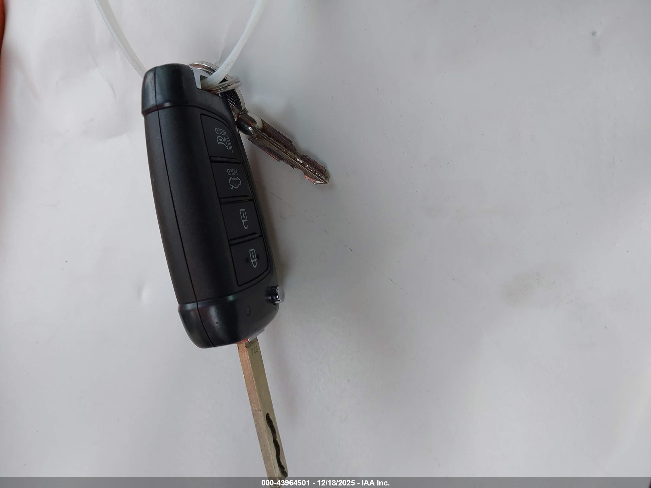 HYUNDAI ACCENT image 11