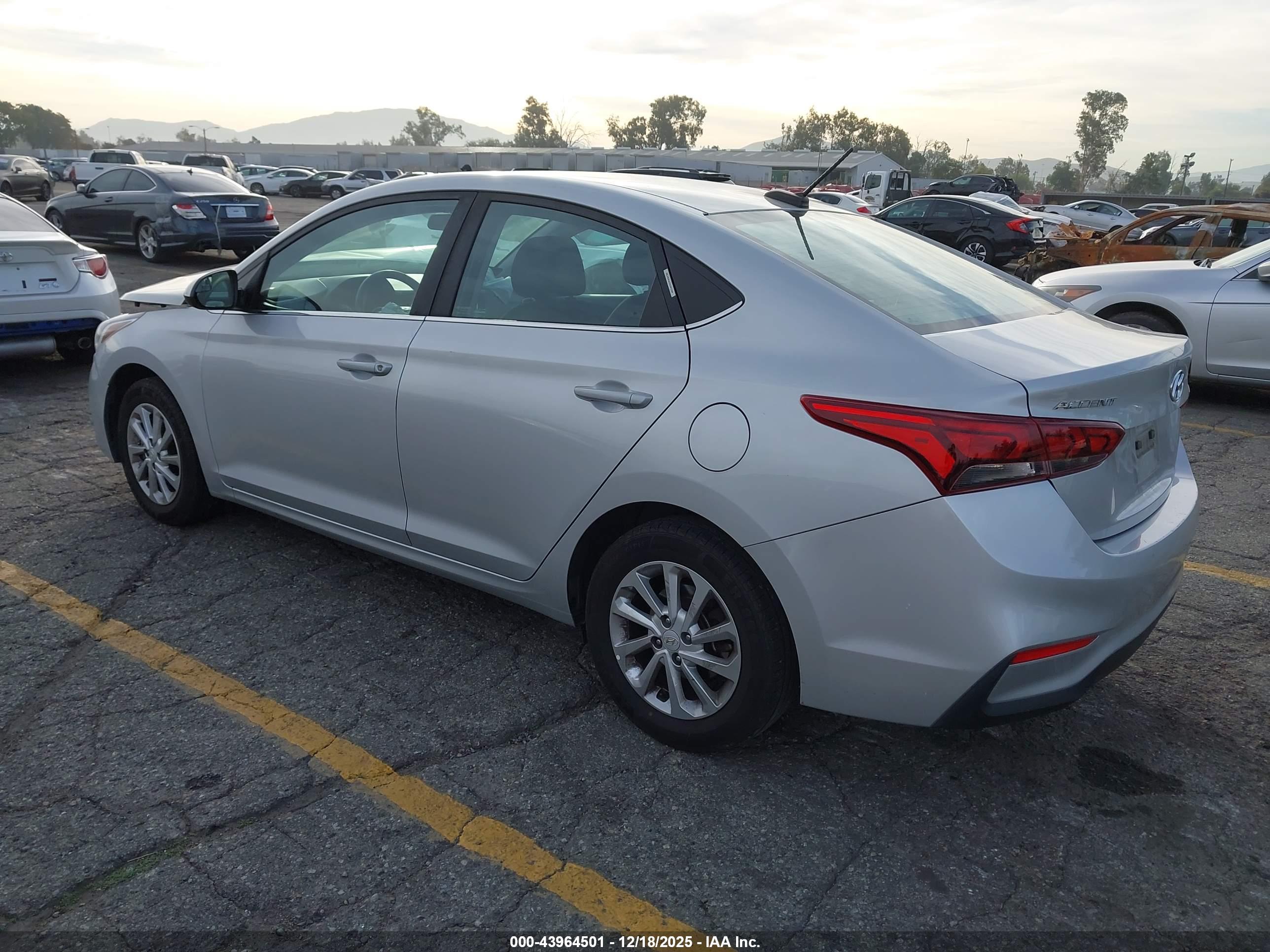 HYUNDAI ACCENT image 3