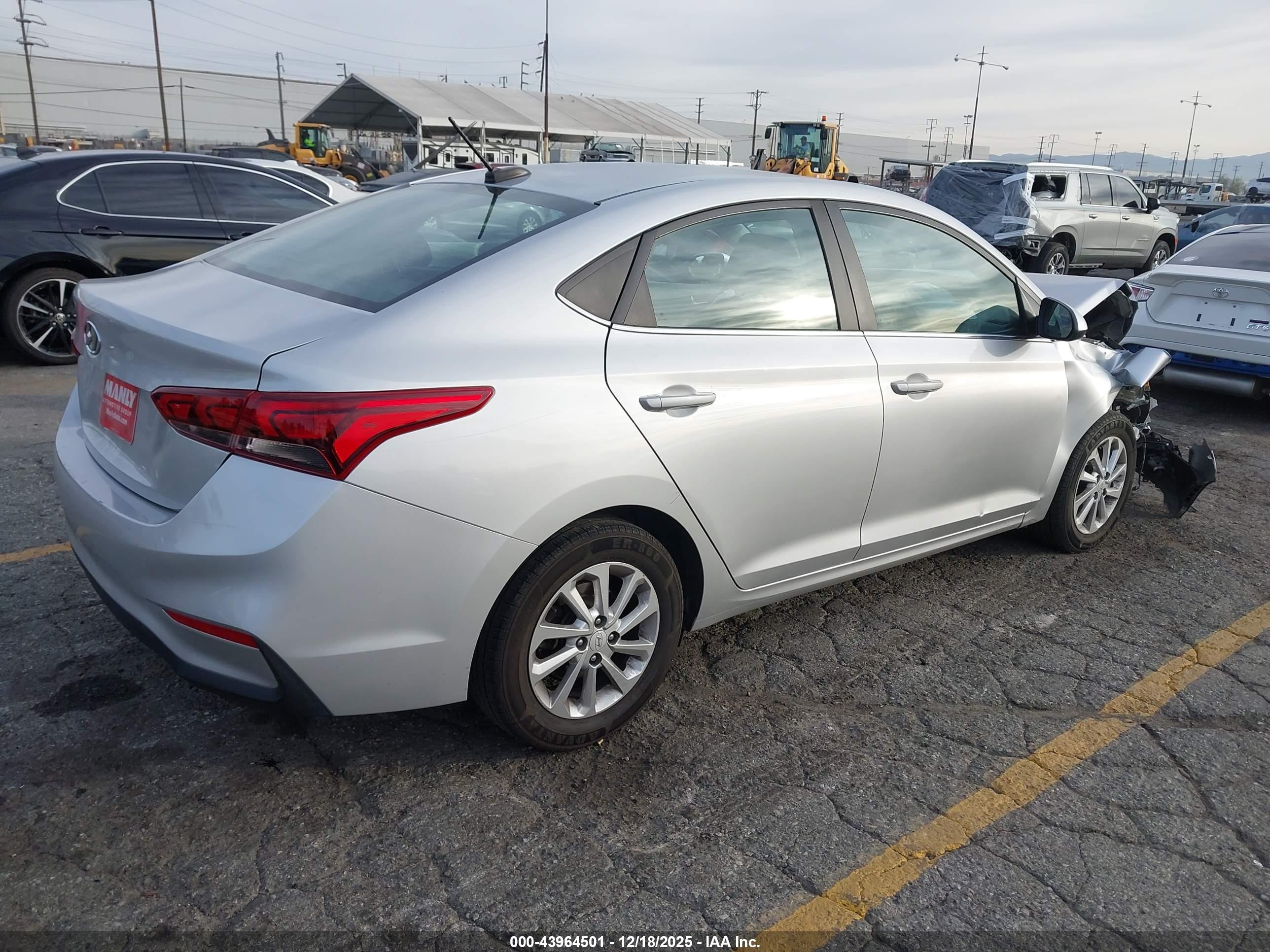 HYUNDAI ACCENT image 4