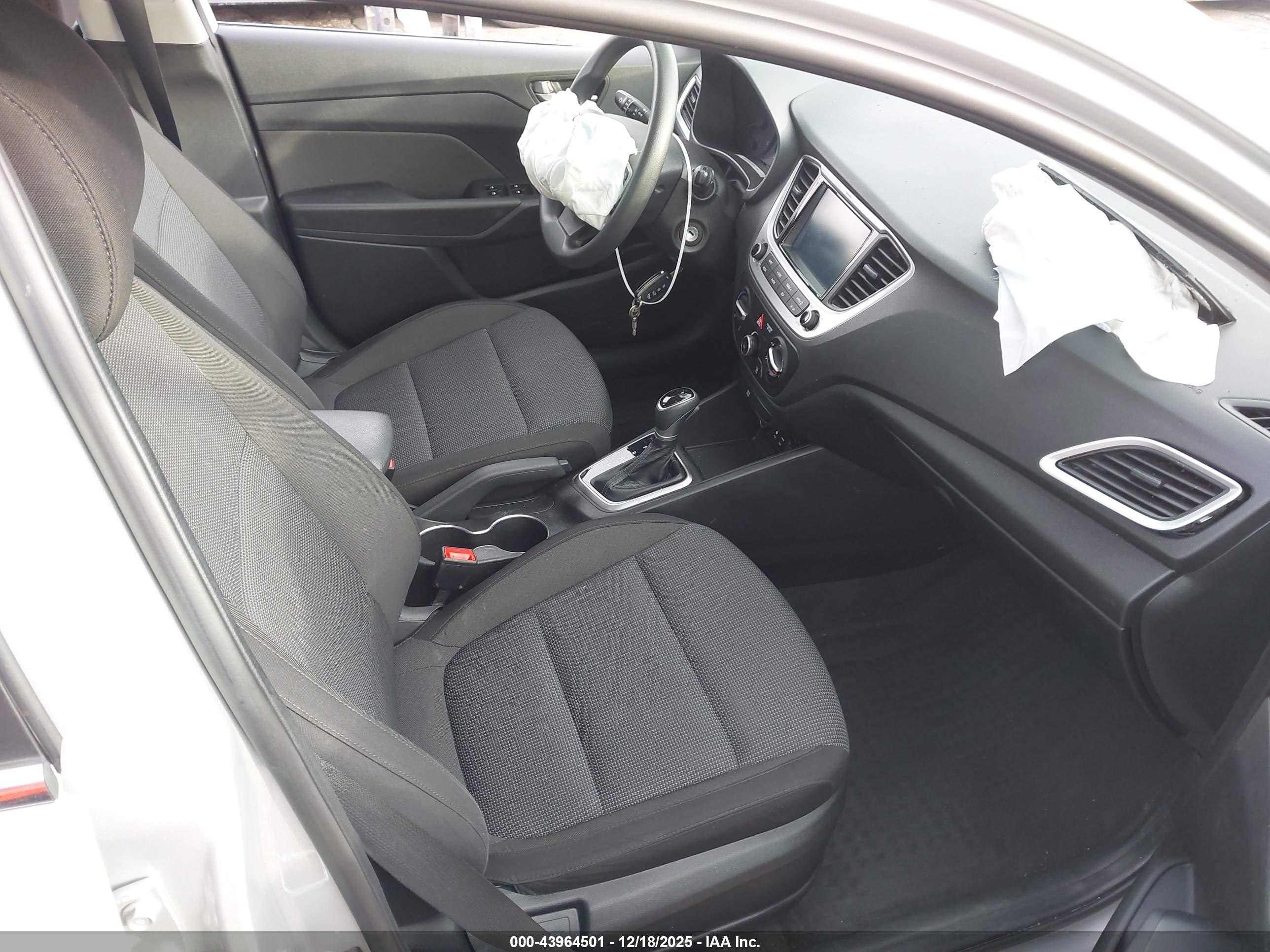 HYUNDAI ACCENT image 5