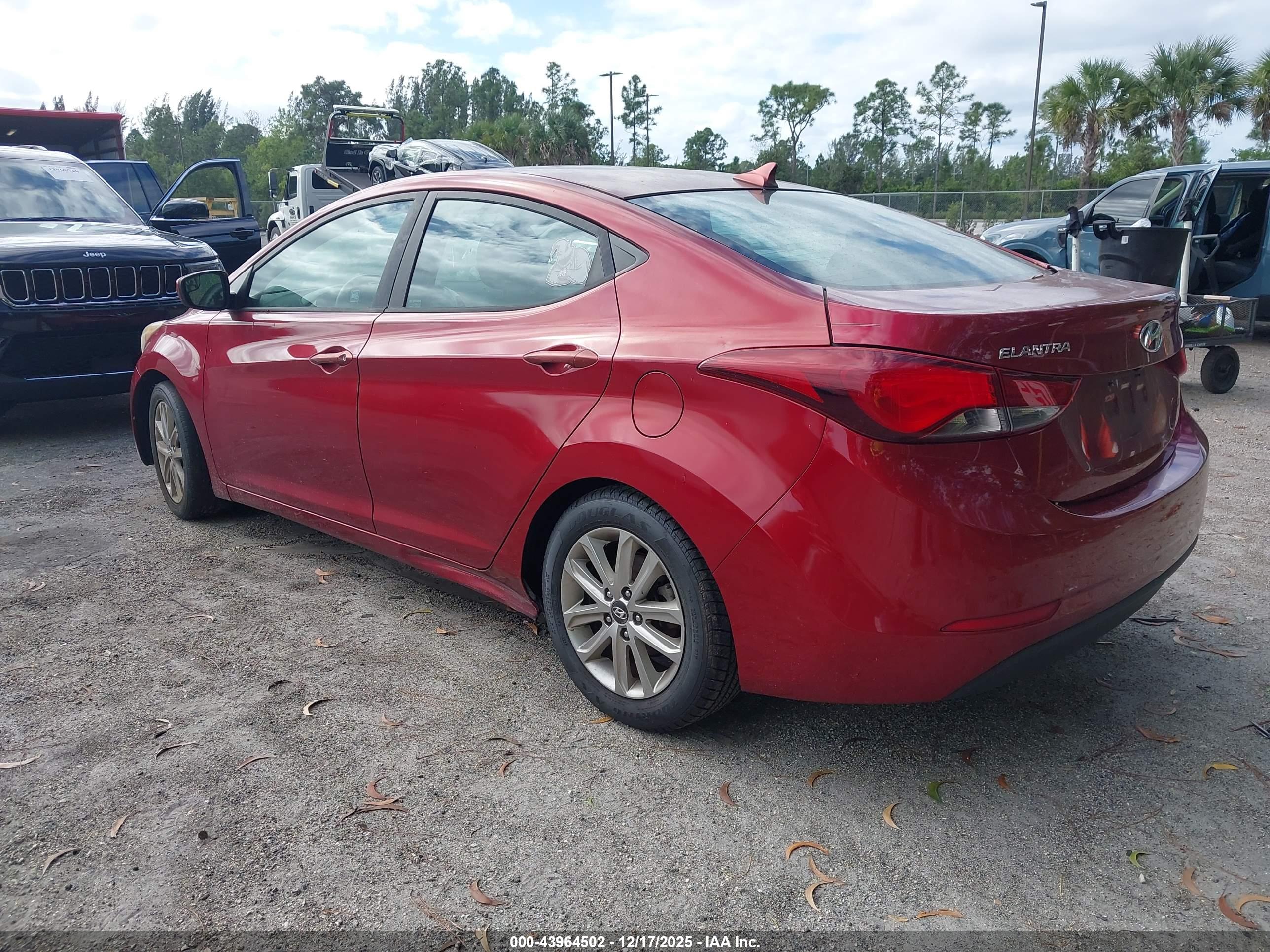 HYUNDAI ELANTRA image 3